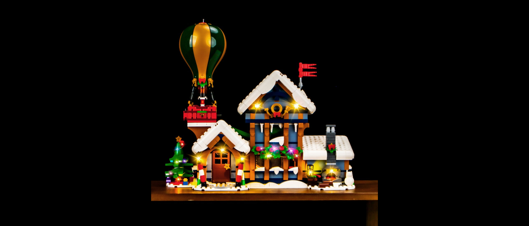 LED-Beleuchtungsset für LEGO® Postamt des Weihnachtsmanns #10339 — lit with the LED light kit