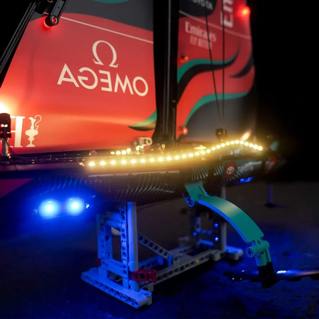 Der Gipfel der Technologie — LED-Beleuchtungsset für LEGO® Emirates Team New Zealand AC75 Rennjacht #42174