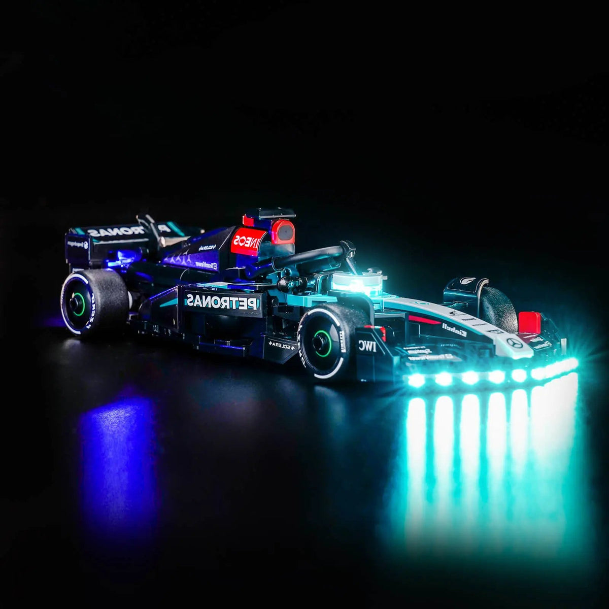 LED Wall Frame for LEGO® F1 Speed Champions – Light Up Your Grid before-and-after lighting (USB-powered LED lights for LEGO®)
