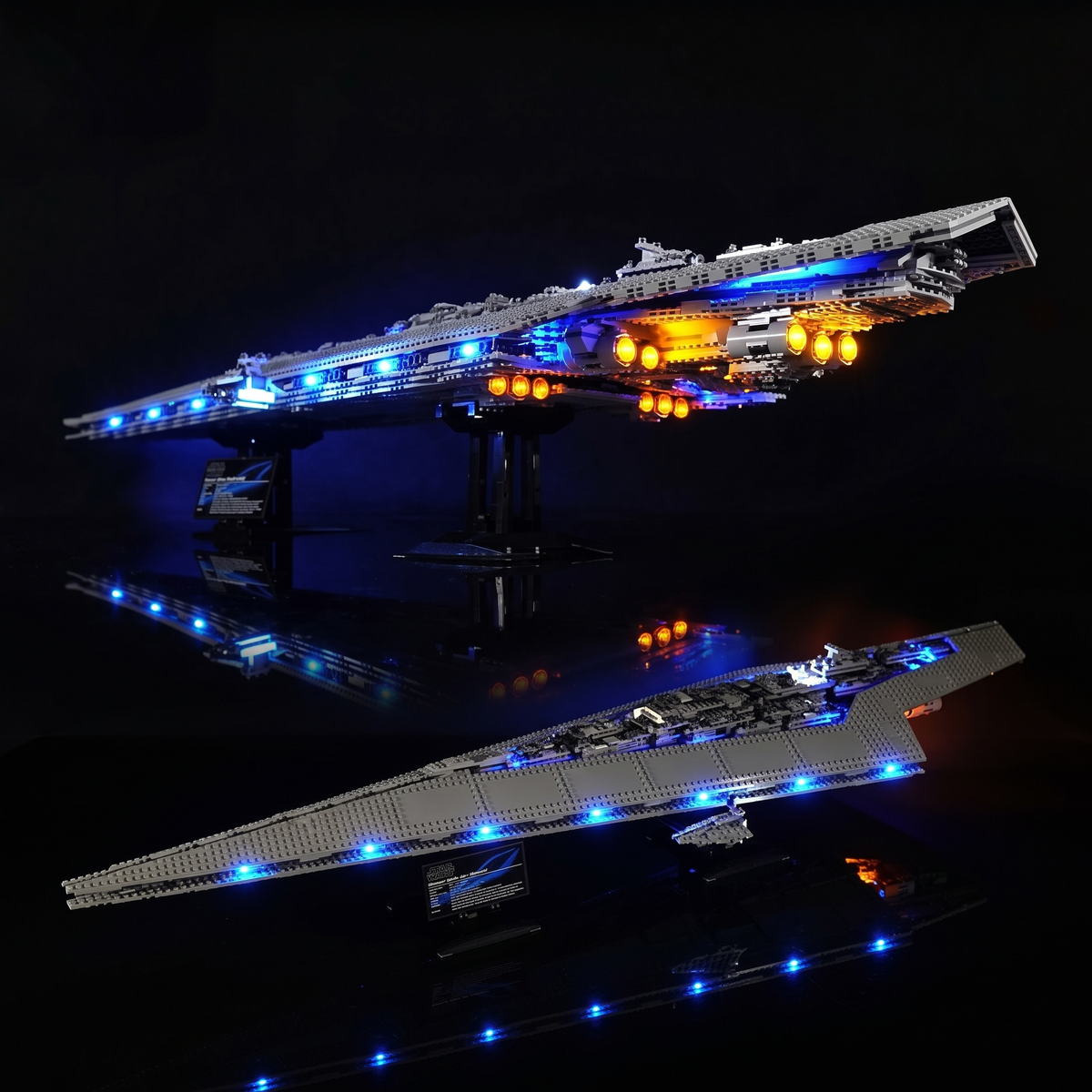 LEGO Executor 10221 Lichtset mit blauer Rumpfbeleuchtung und orangefarbenem Triebwerksglühen aus zwei Blickwinkeln