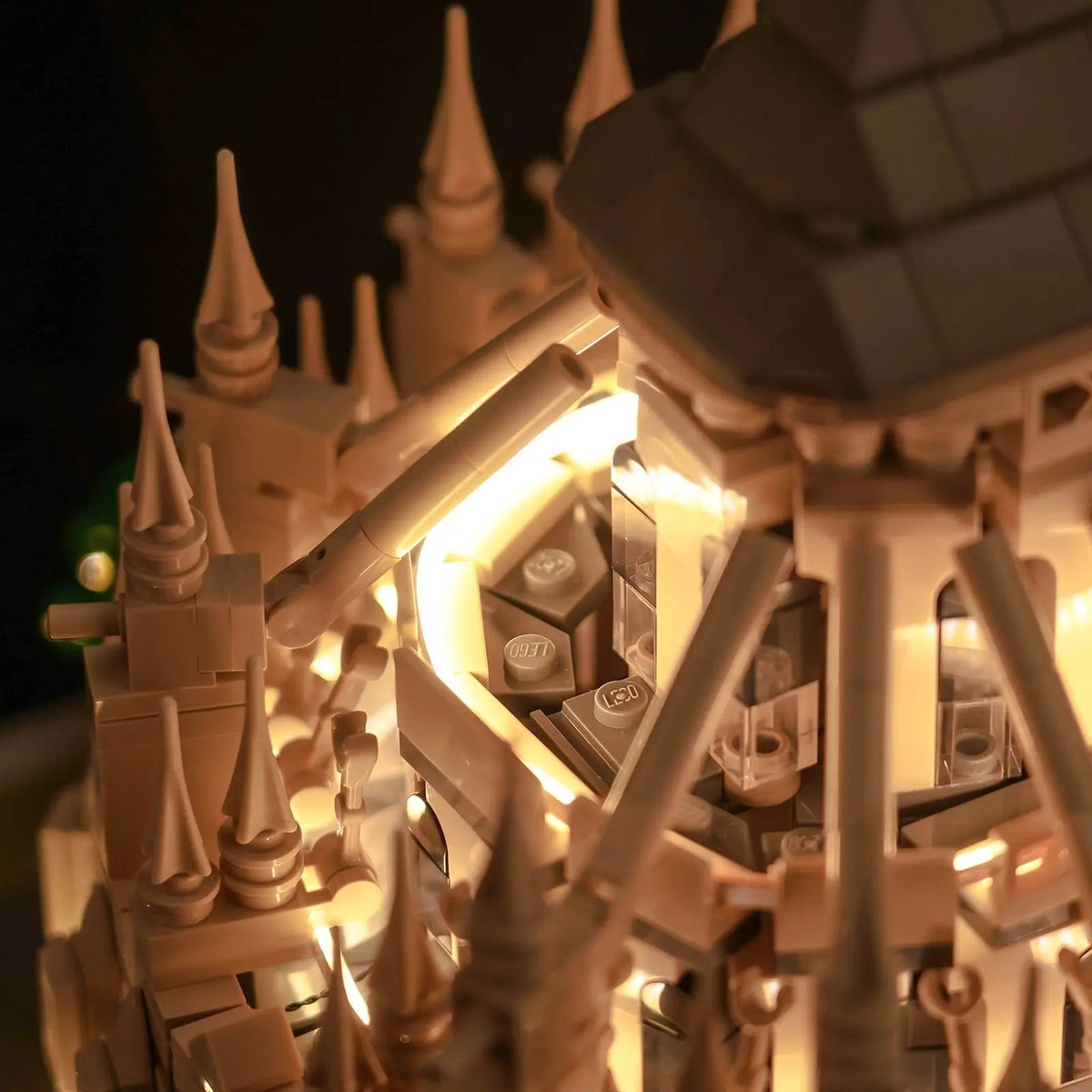 The Spire Over the Crossing — Light Kit for LEGO® Notre-Dame de Paris #21061
