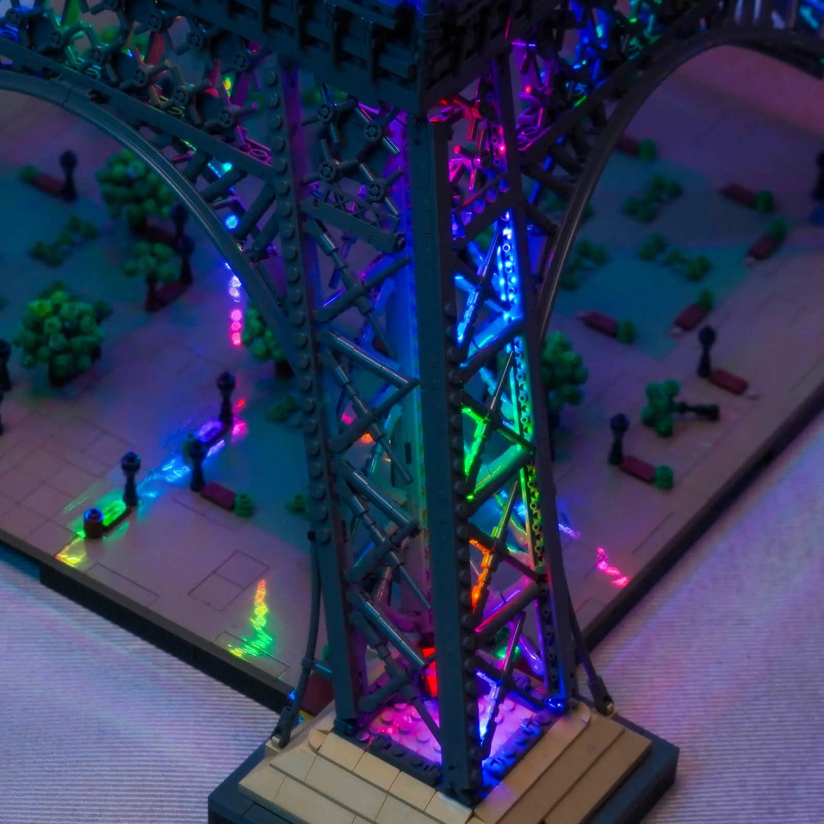 Bright My Bricks LED light kit for LEGO® Architecture Eiffel Tower #10307 — before-and-after lighting