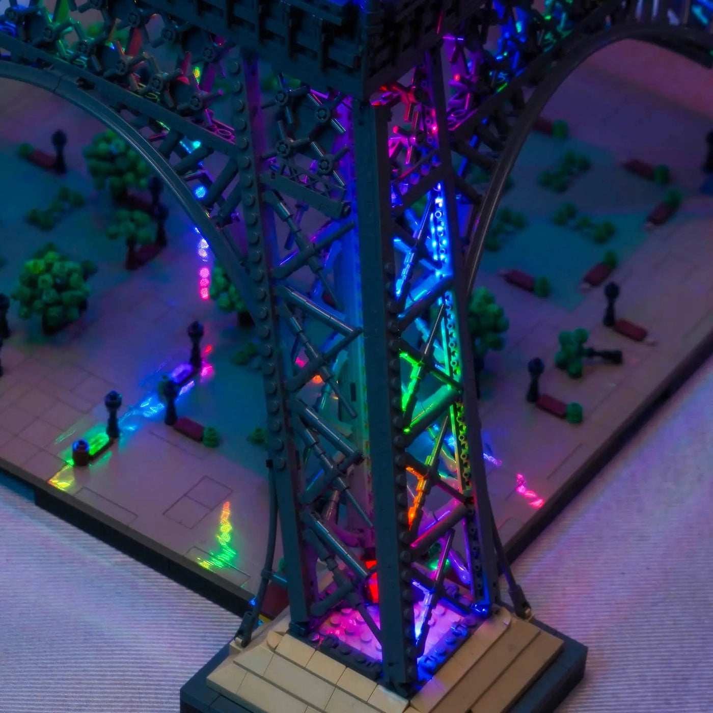 Bright My Bricks LED light kit for LEGO® Architecture Eiffel Tower #10307 — before-and-after lighting