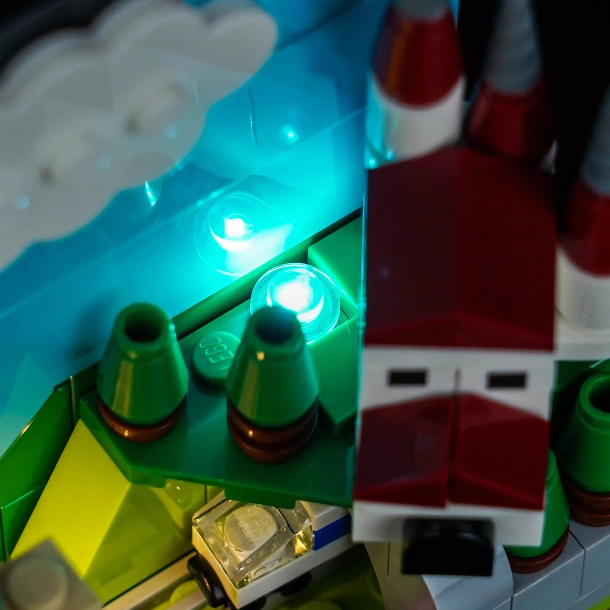 display lighting in a dark room: Bright My Bricks LED lights for LEGO® Architecture Germany Postcard #40954