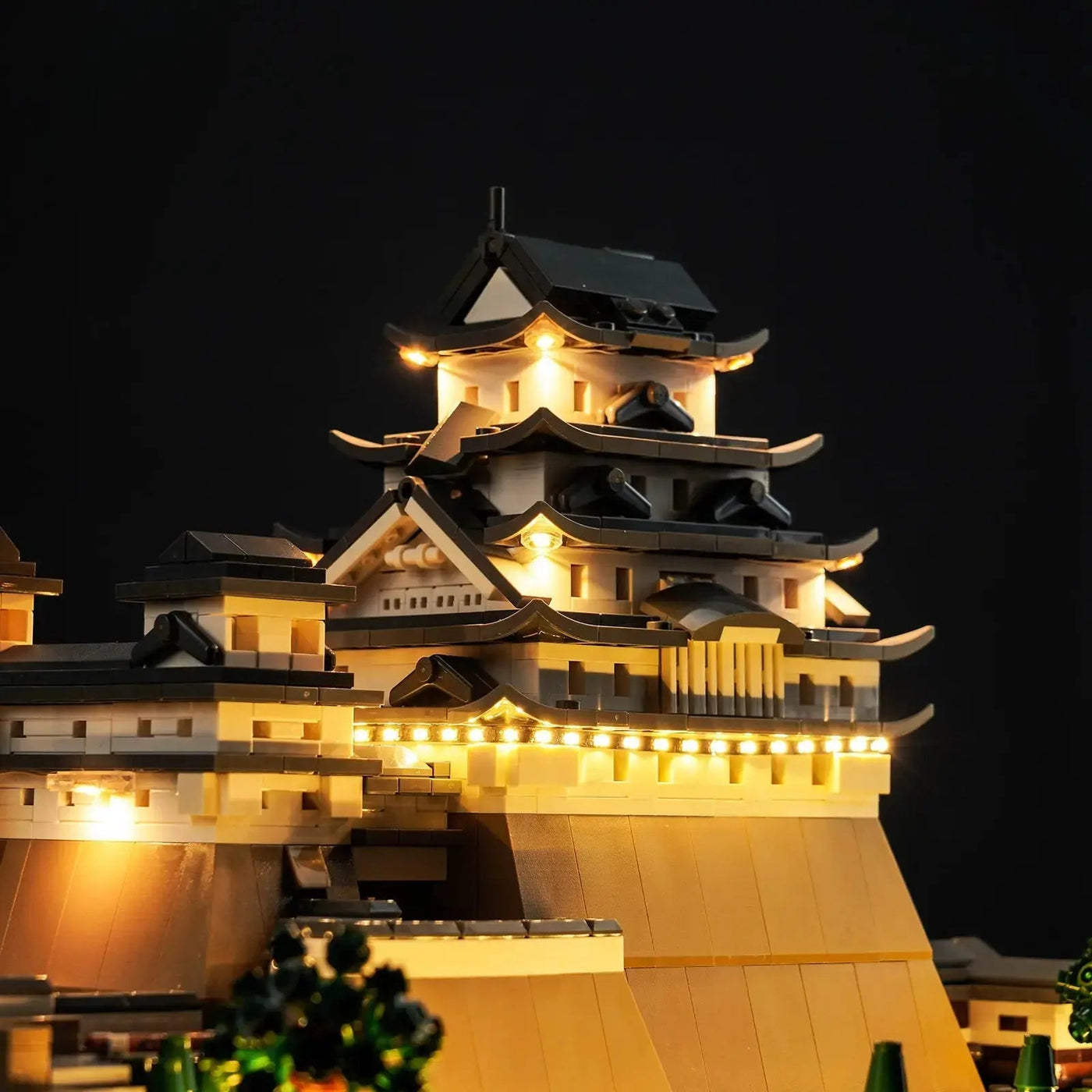 lighting effect on the build: Bright My Bricks LED lighting kit for LEGO® Architecture Himeji Castle #21060