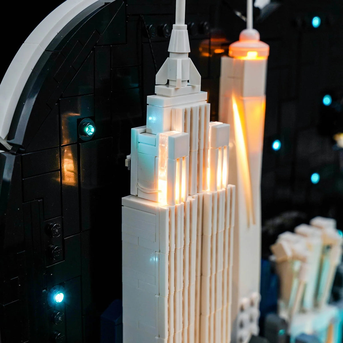 fully illuminated on display: Bright My Bricks RGB LED light kit for LEGO® Architecture New York City #21066