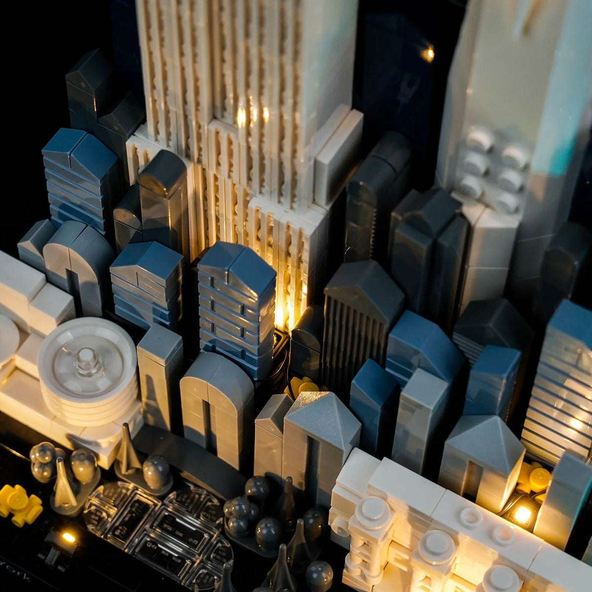 display lighting in a dark room: Bright My Bricks LED lighting kit for LEGO® Architecture New York City #21066