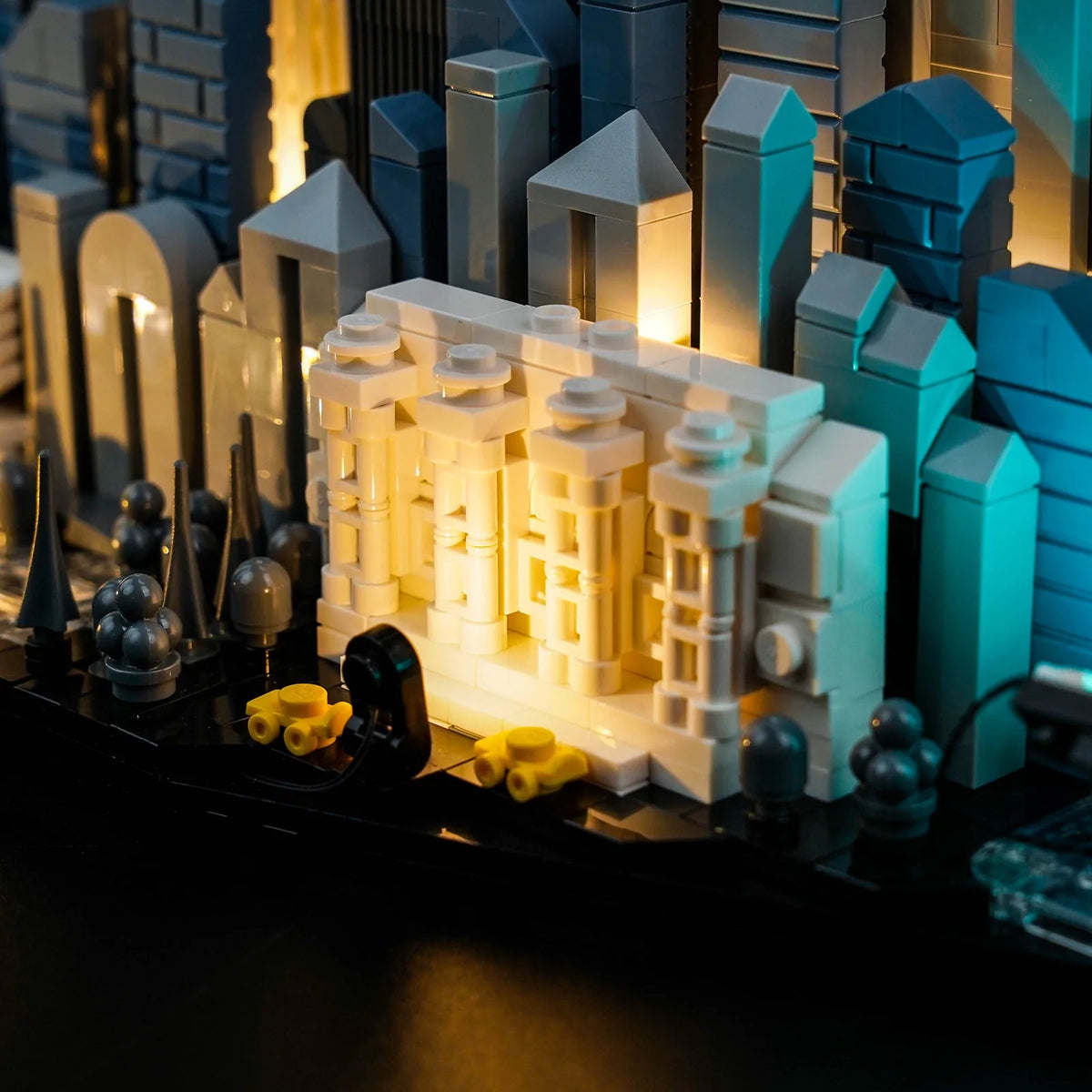 LEGO® Architecture New York City #21066 — LED strips and bricks detail (LED lights)