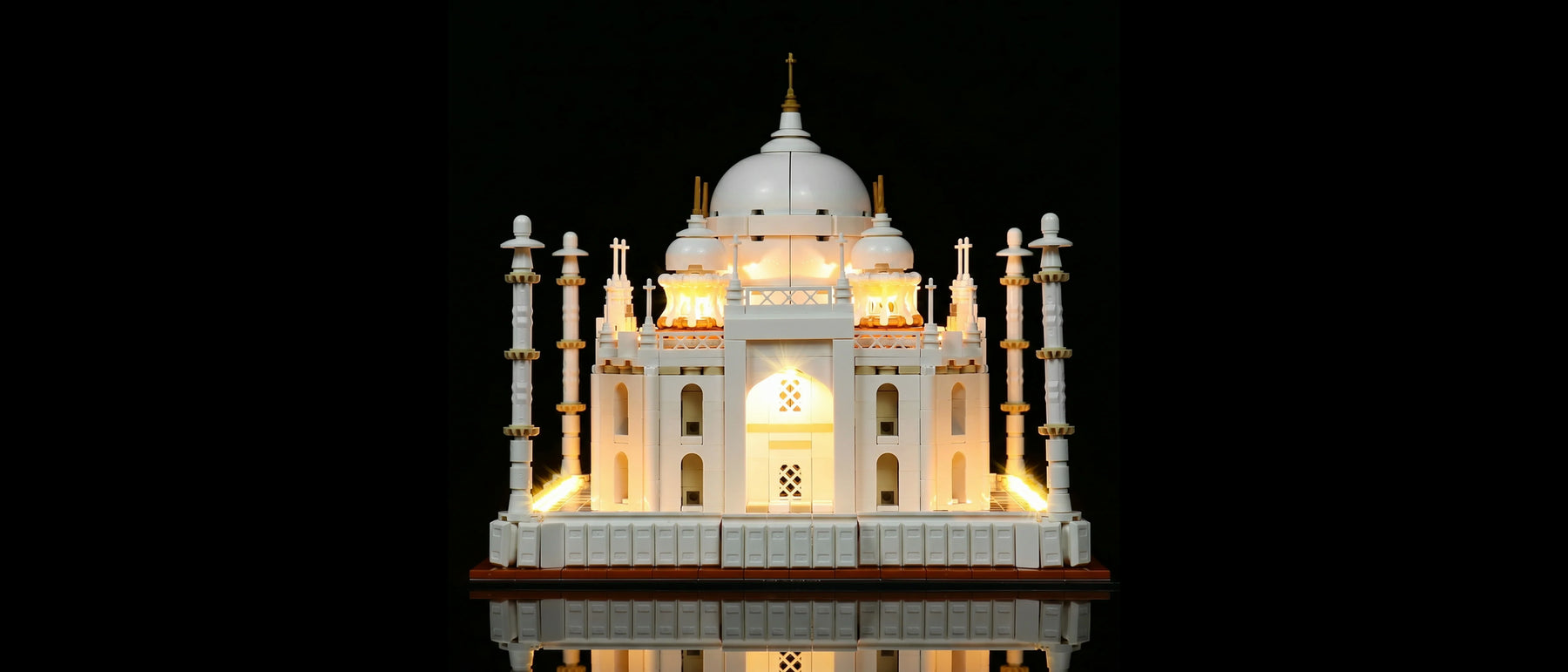 Kit LED pour LEGO® Le Taj Mahal #21056 — lit with the LED light kit