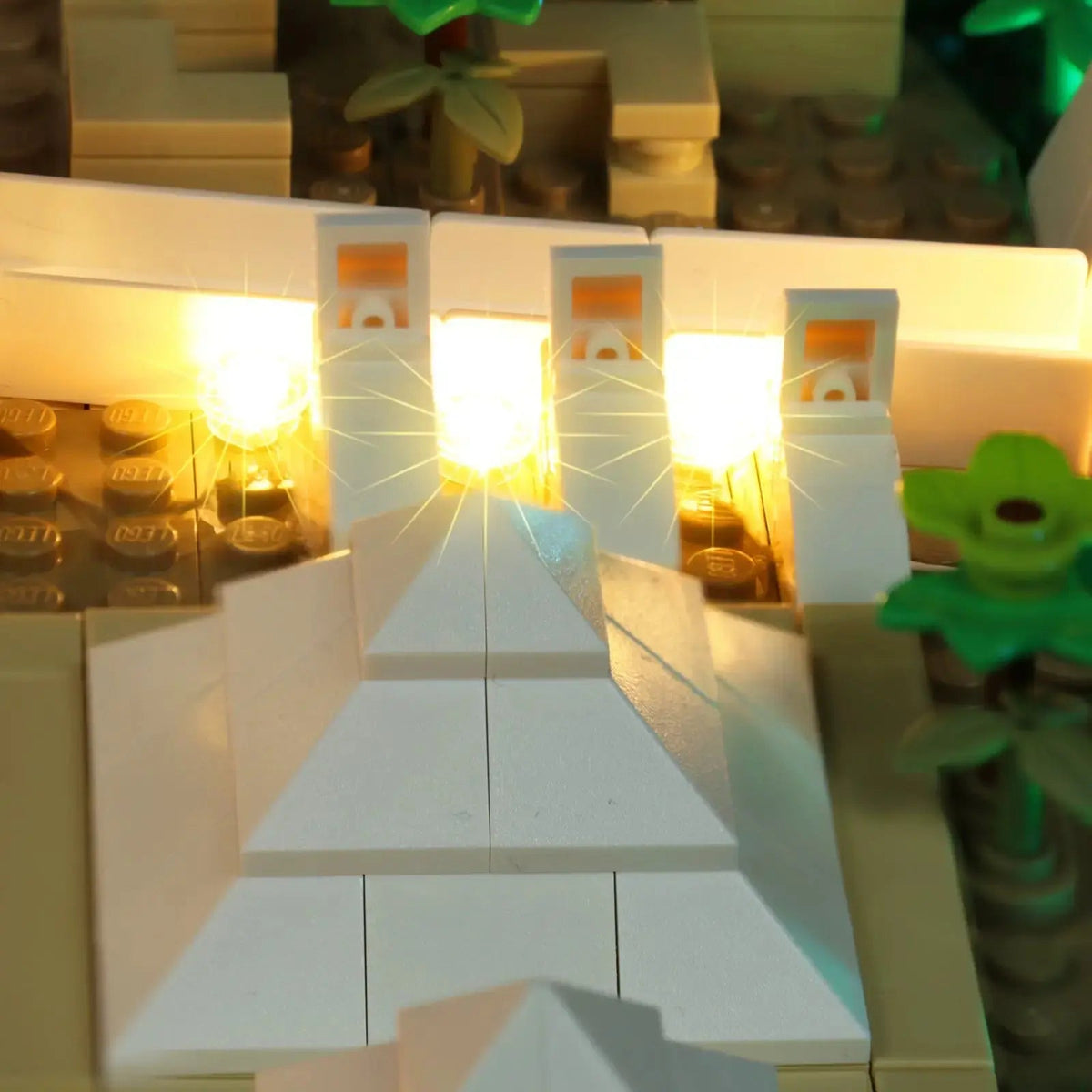 Bright My Bricks USB-powered LED light kit for LEGO® Architecture The Great Pyramid of Giza #21058 — showcase lighting view