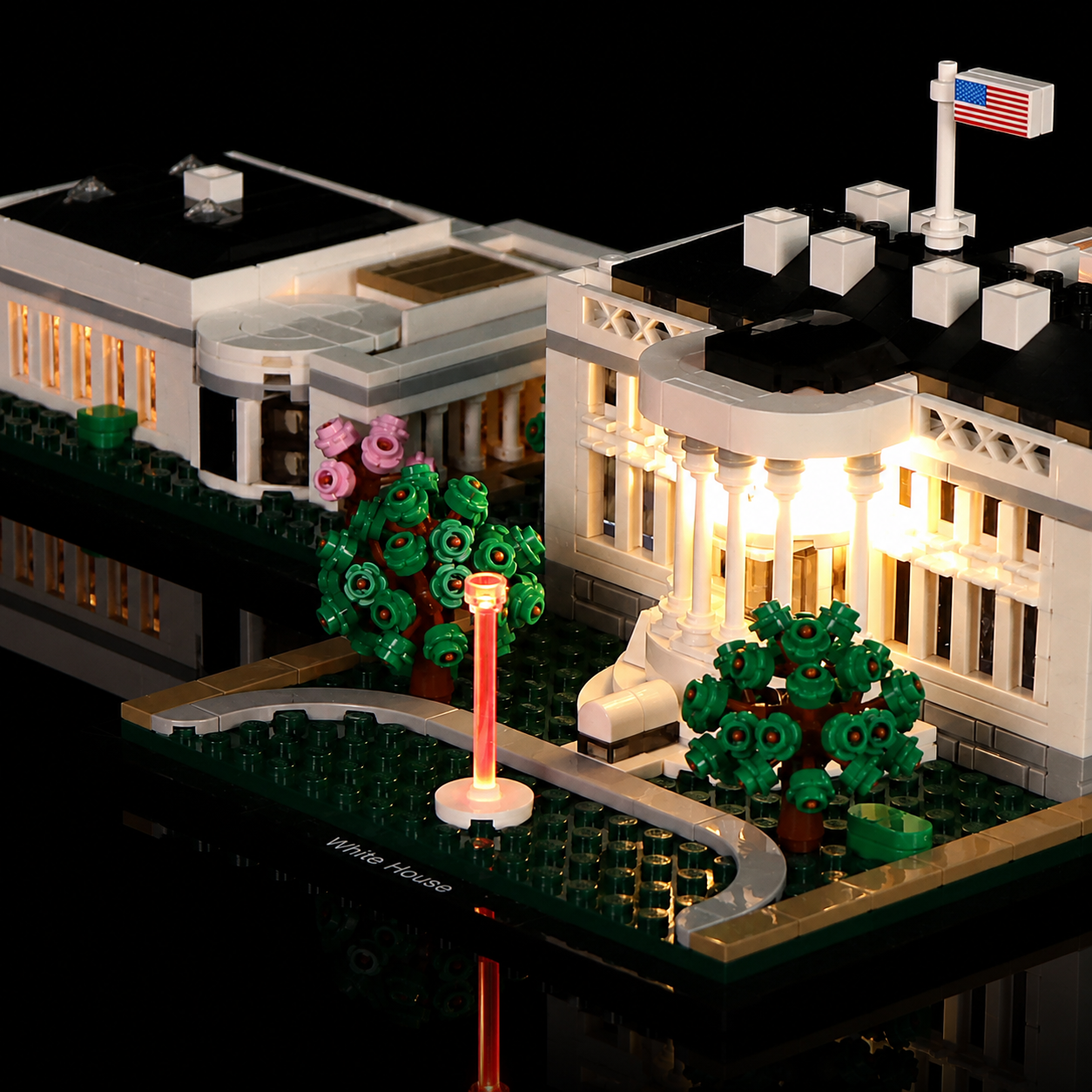 LEGO® Architecture The White House #21054 — night-mode display glow (LED lights)