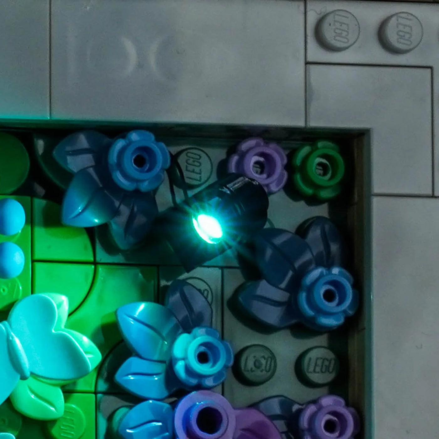 LEGO® Art Claude Monet #31220 — illuminated at night (USB-powered LED light kit)
