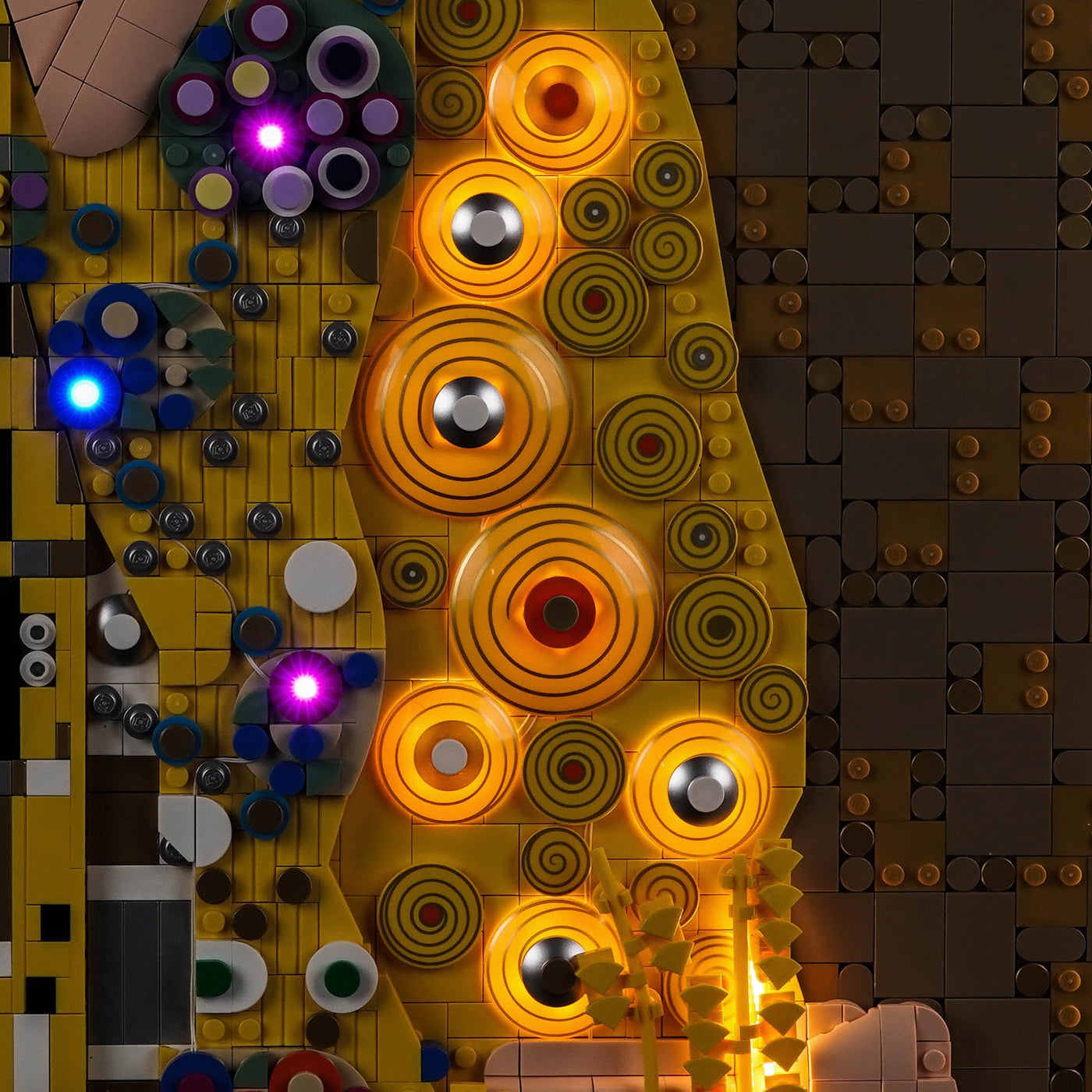 LEGO® Art Gustav Klimt – The Kiss #31221 the gold spirals catching the light, with the USB-powered LED light kit