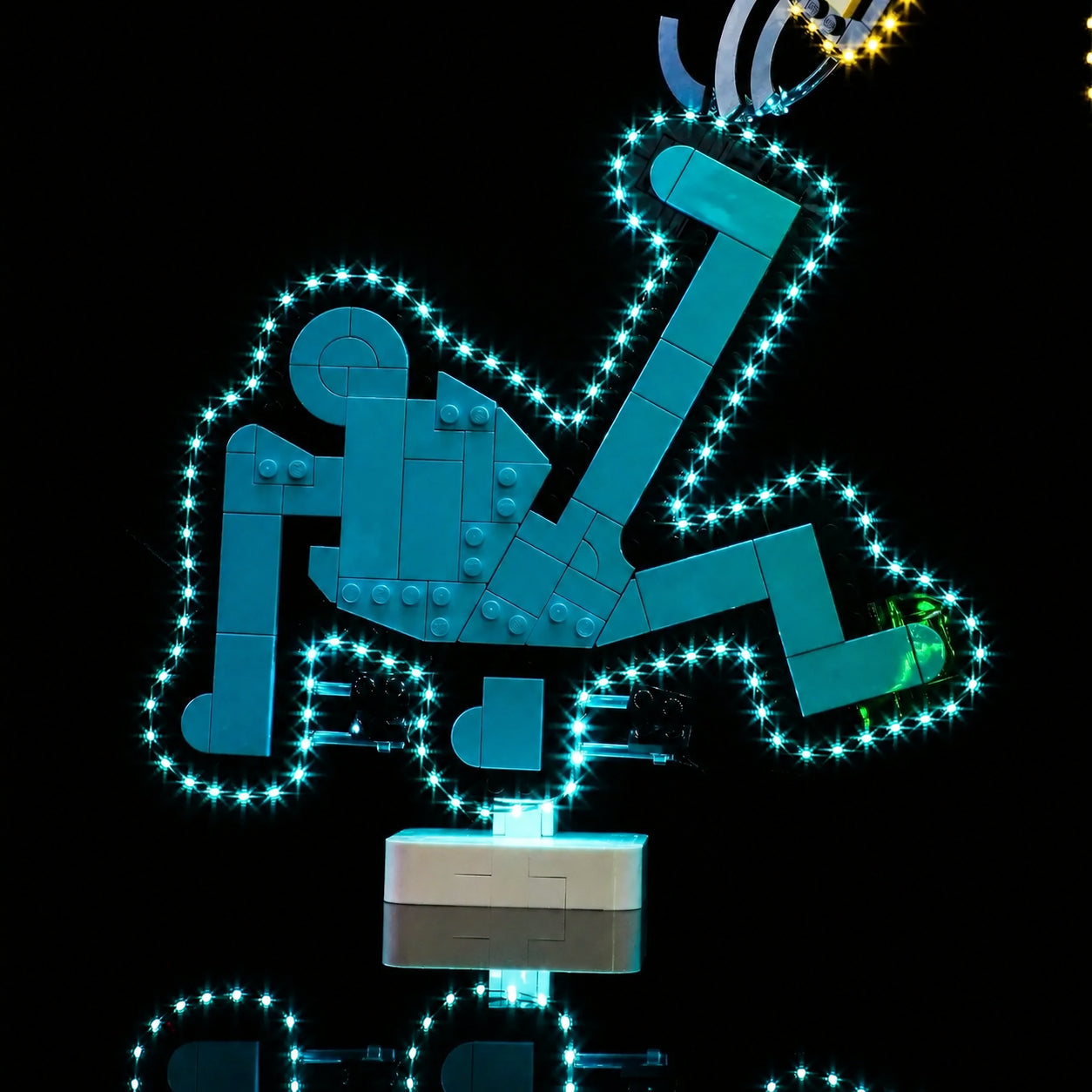 LEGO® Art Keith Haring #31216 — warm LED glow detail (premium LED light kit)