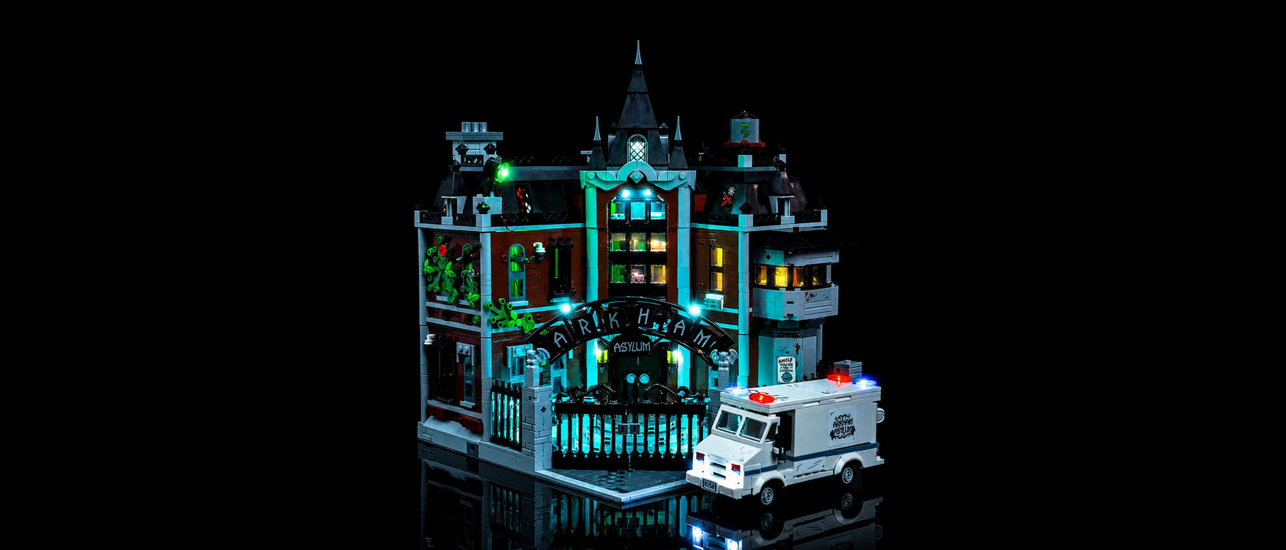LED-Beleuchtungsset für LEGO® Arkham Asylum™ #76300 — lit with the LED light kit