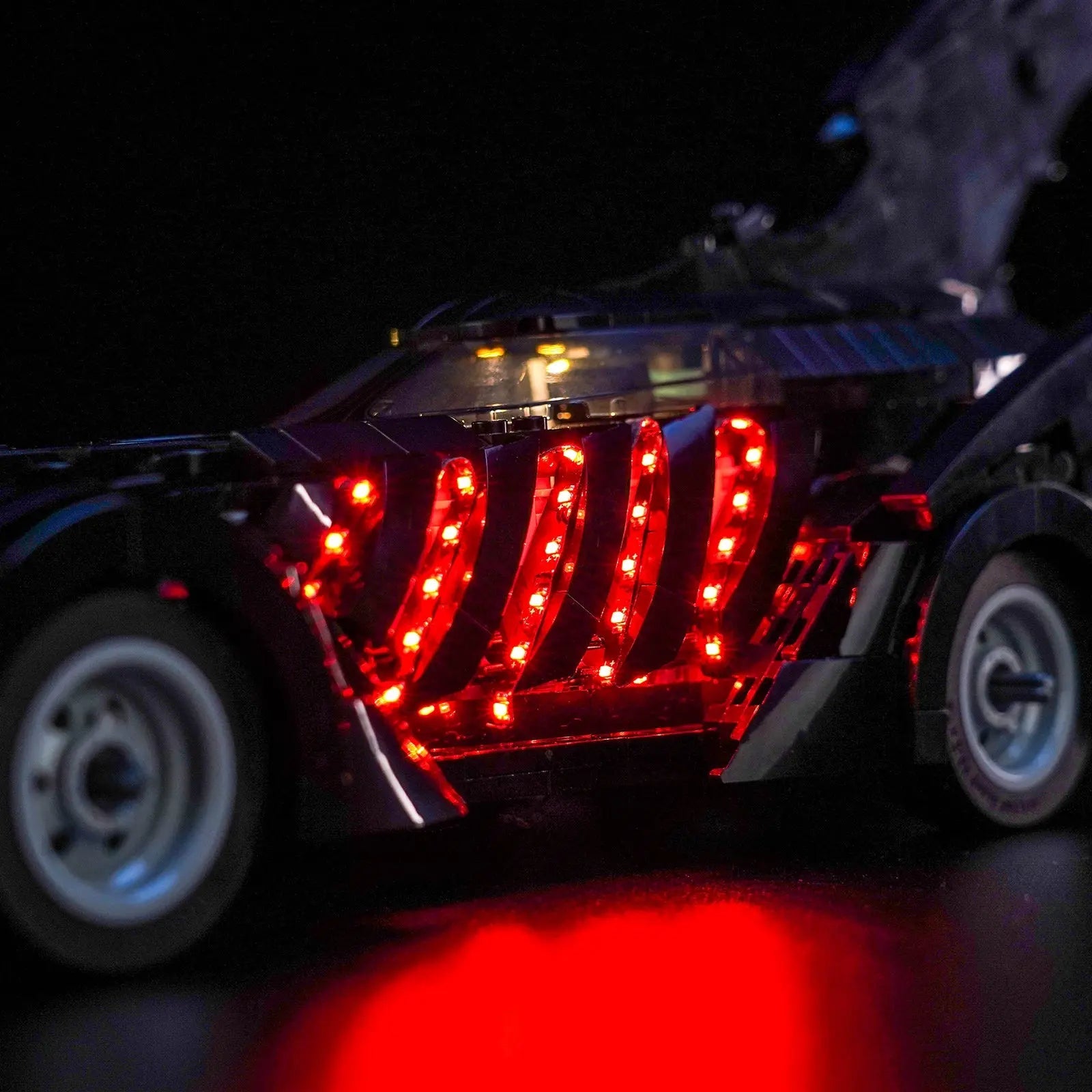 Light Kit LEGO Batman Forever Batmobile #76304 display view