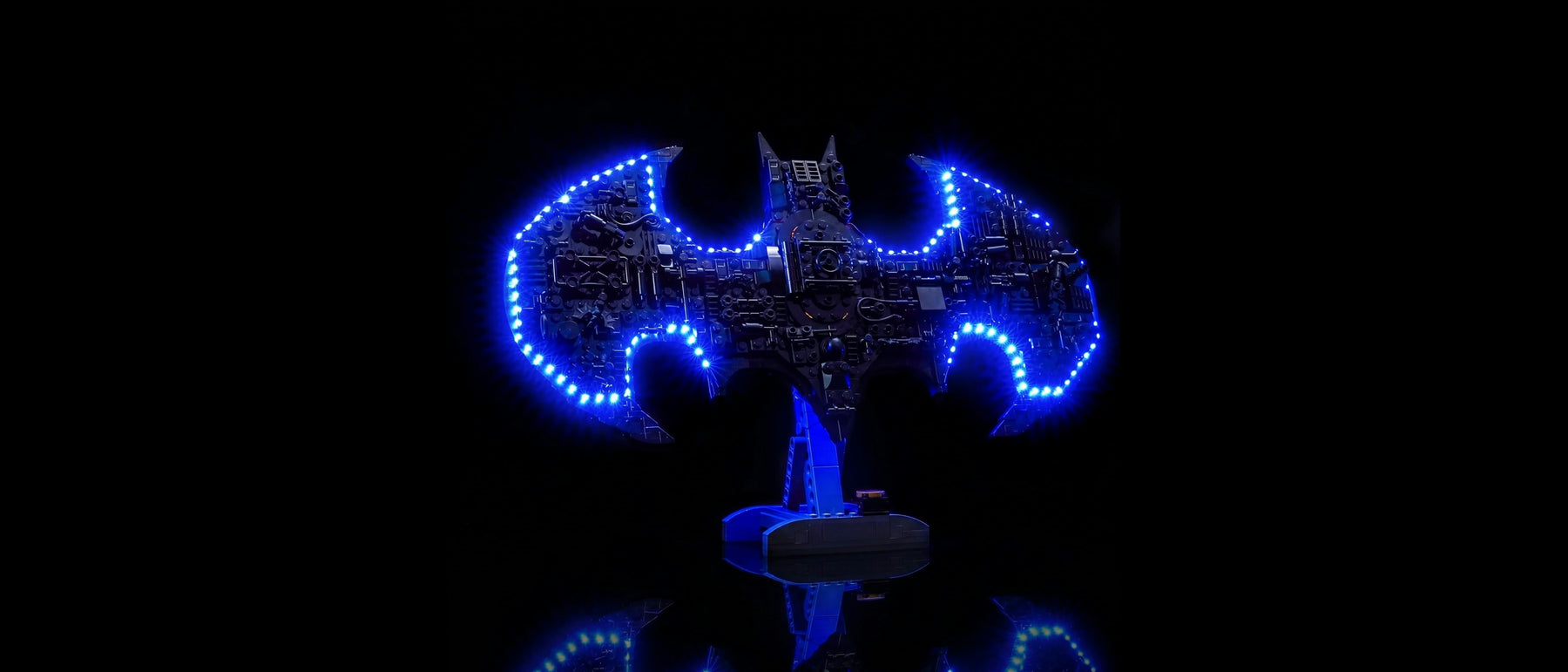 LED-Beleuchtungsset für LEGO® Batman™ Logo #76330 — lit with the LED light kit