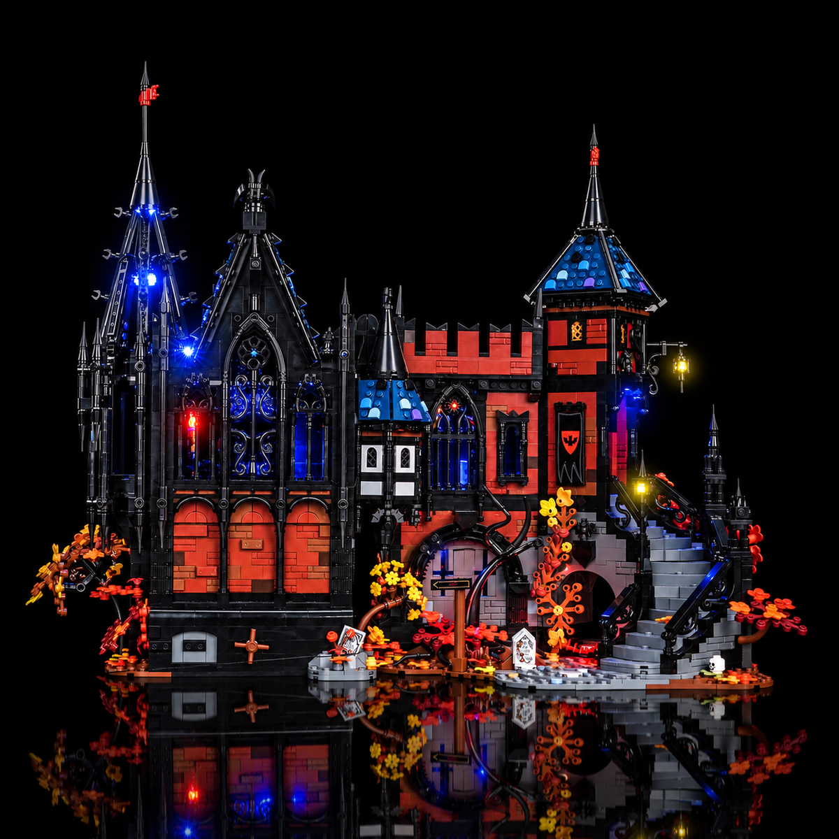 LED-Kit für LEGO BrickLink Adventure in Transylvania 910049, Frontansicht blauer gotischer Fenster und warmer Laternen am Eingang