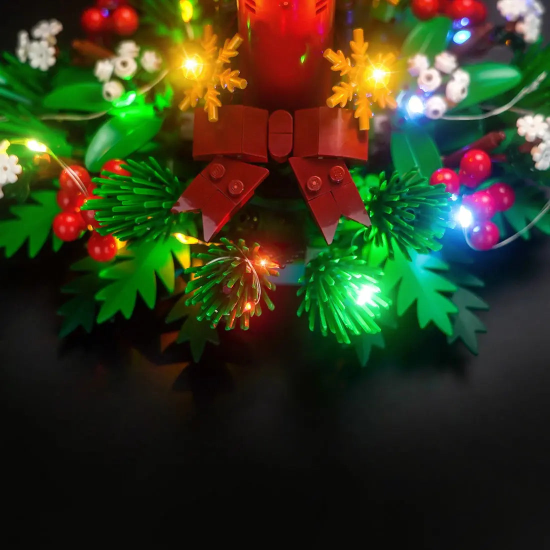 lighting effect on the build: Bright My Bricks premium LED light kit for LEGO® Christmas Table Decoration #40743