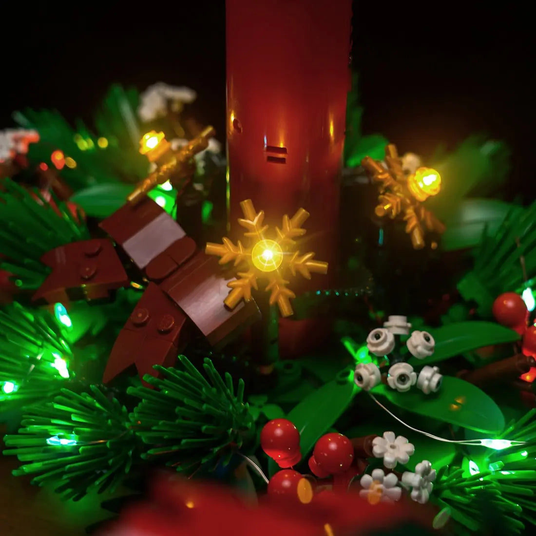 Bright My Bricks USB-powered LED light kit for LEGO® Christmas Table Decoration #40743 — before-and-after lighting