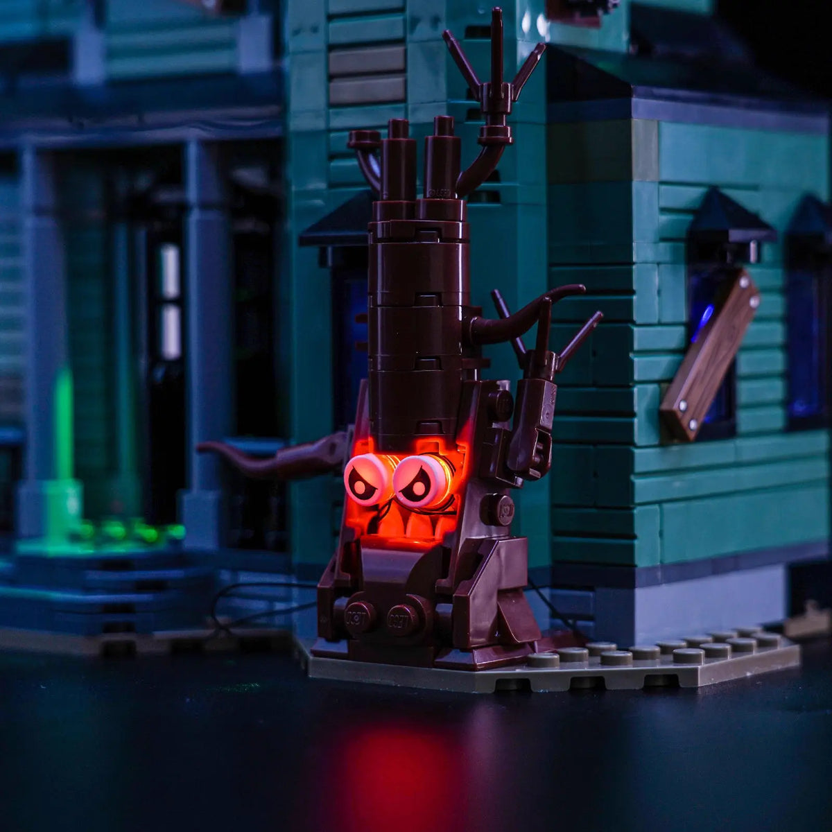 DIY LED light kit for LEGO® Creator 3-in-1 Haunted Mansion #31167, lighting effect on the build