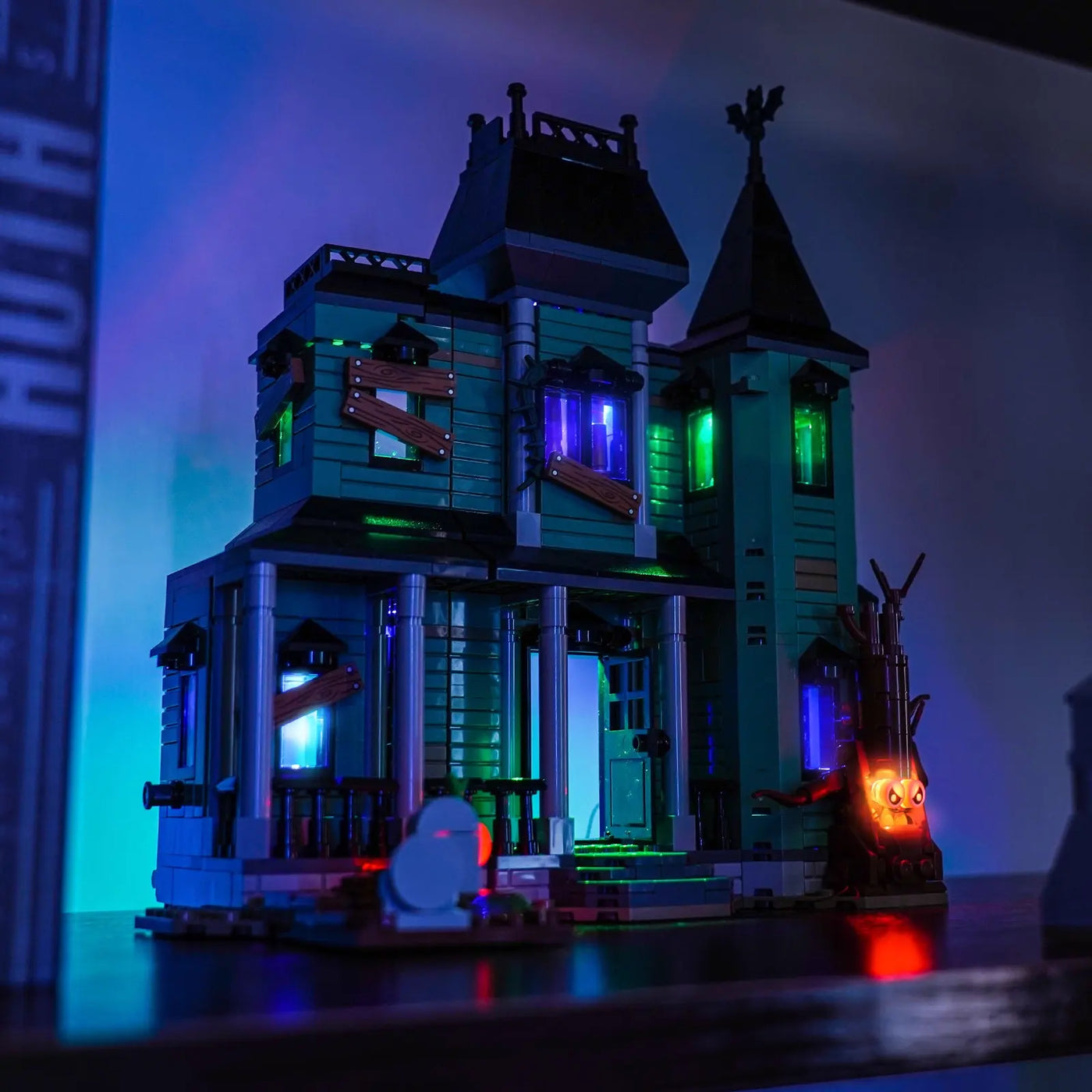 LEGO® Creator 3-in-1 Haunted Mansion #31167 night-mode display glow, with the DIY LED light kit