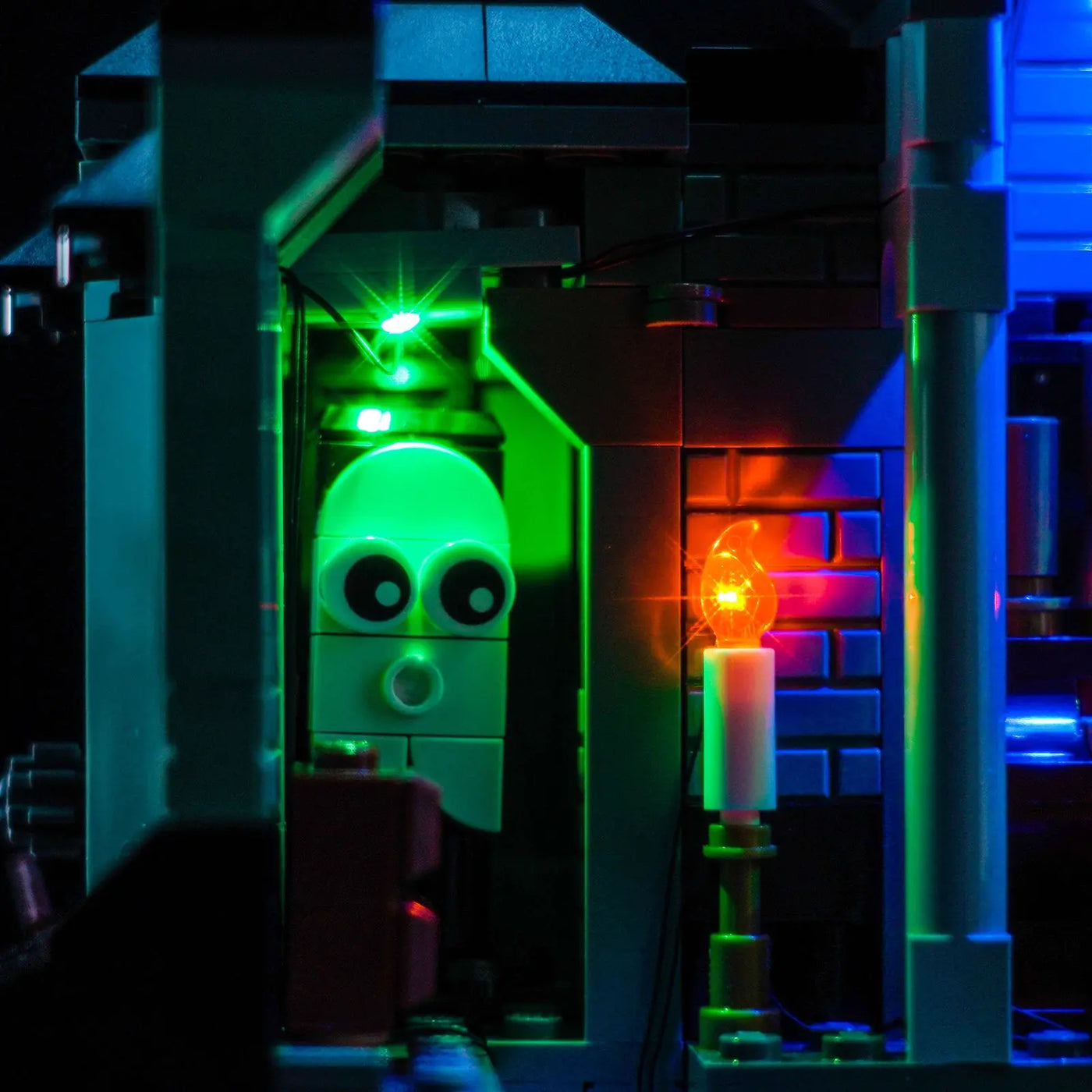 close-up of the LED lighting detail: Bright My Bricks light kit for LEGO® Creator 3-in-1 Haunted Mansion #31167