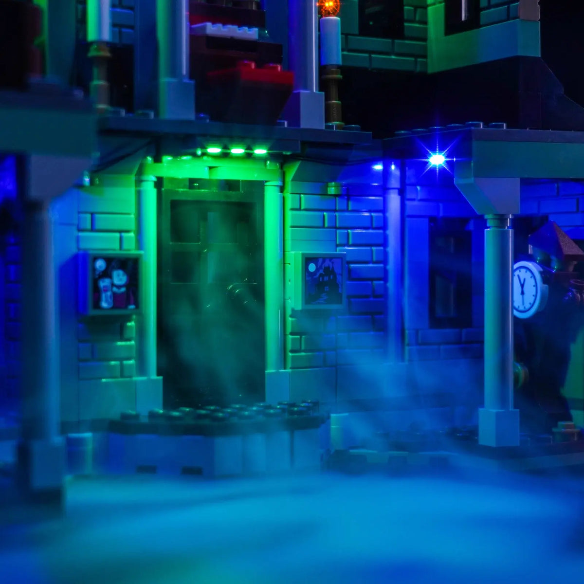 LED kit powered on: Bright My Bricks LED light kit for LEGO® Creator 3-in-1 Haunted Mansion #31167