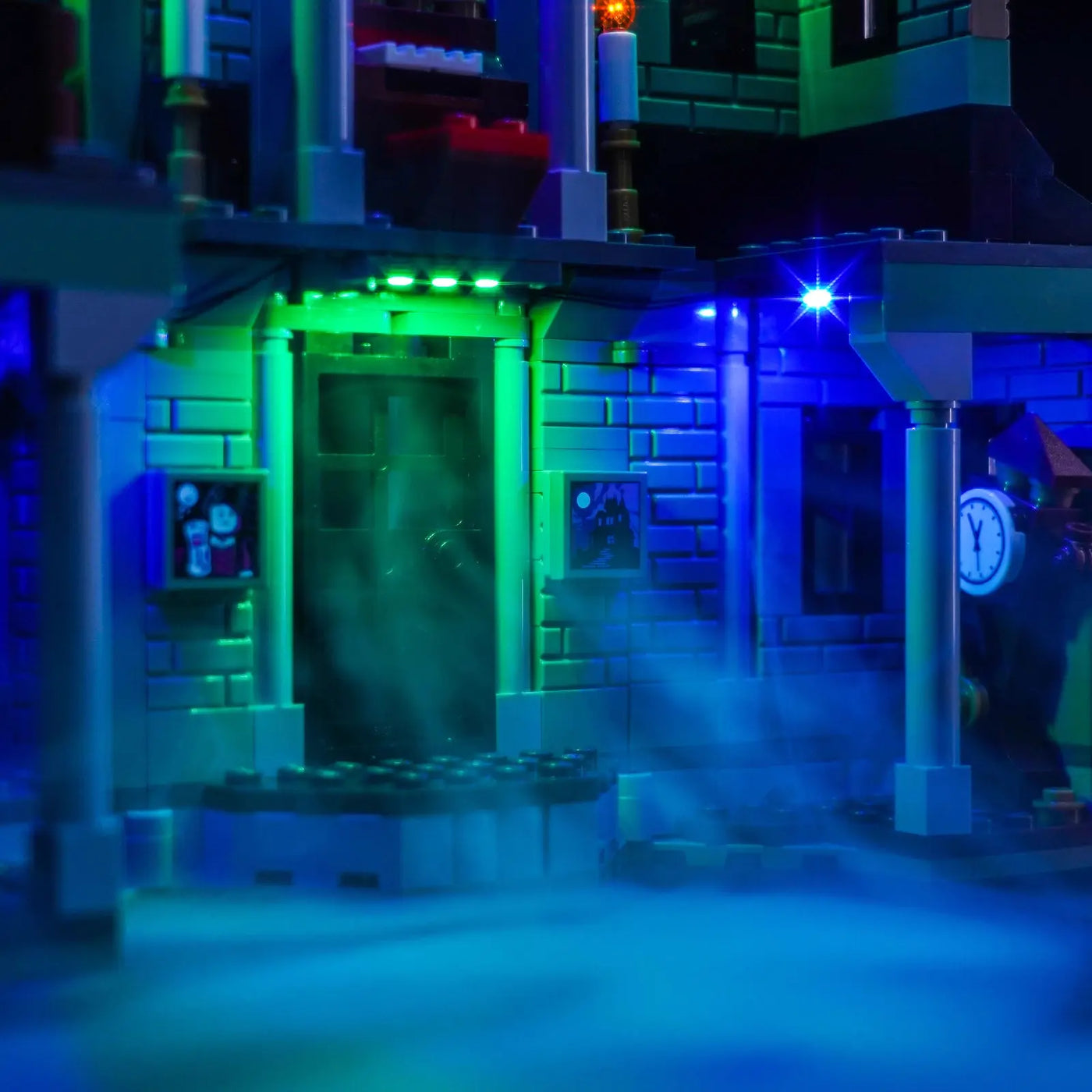 LED kit powered on: Bright My Bricks LED light kit for LEGO® Creator 3-in-1 Haunted Mansion #31167
