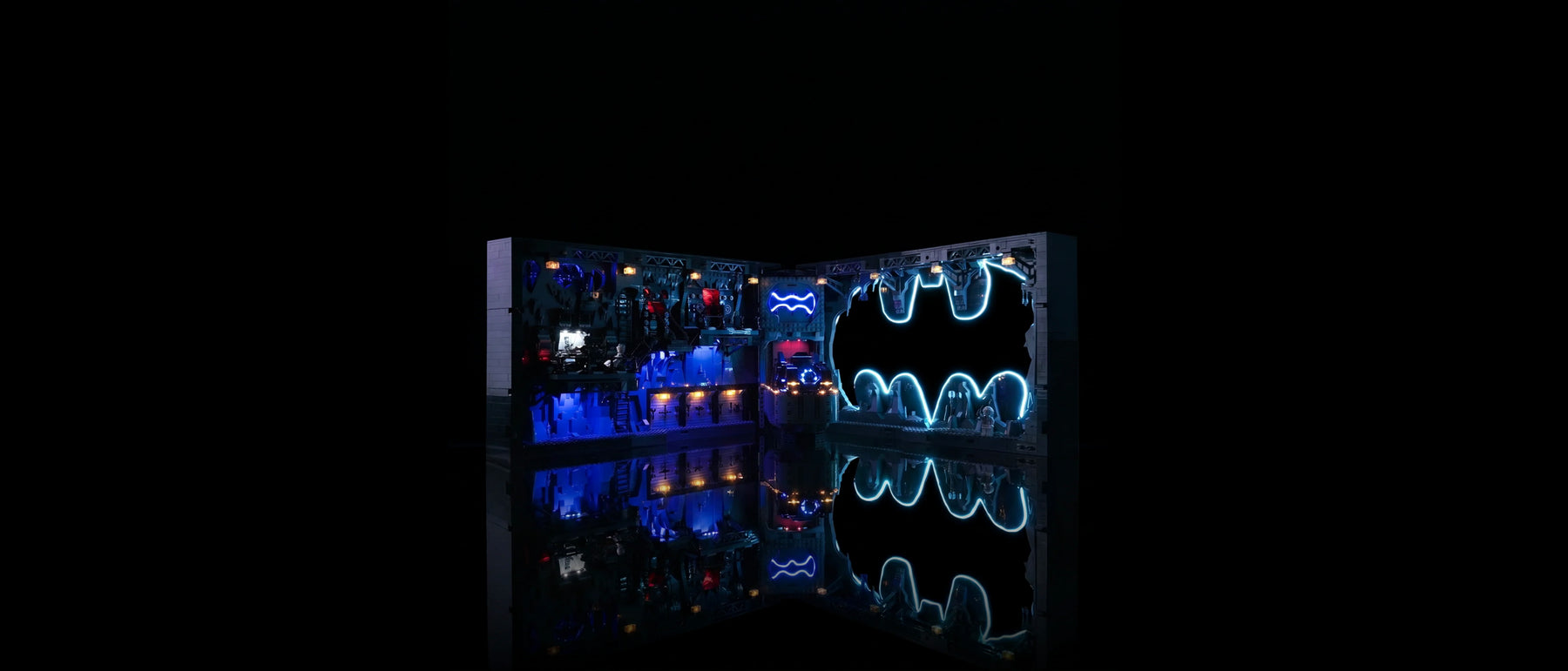 Kit LED pour LEGO® Batcave™ – La boîte de l'ombre #76252 — lit with the LED light kit