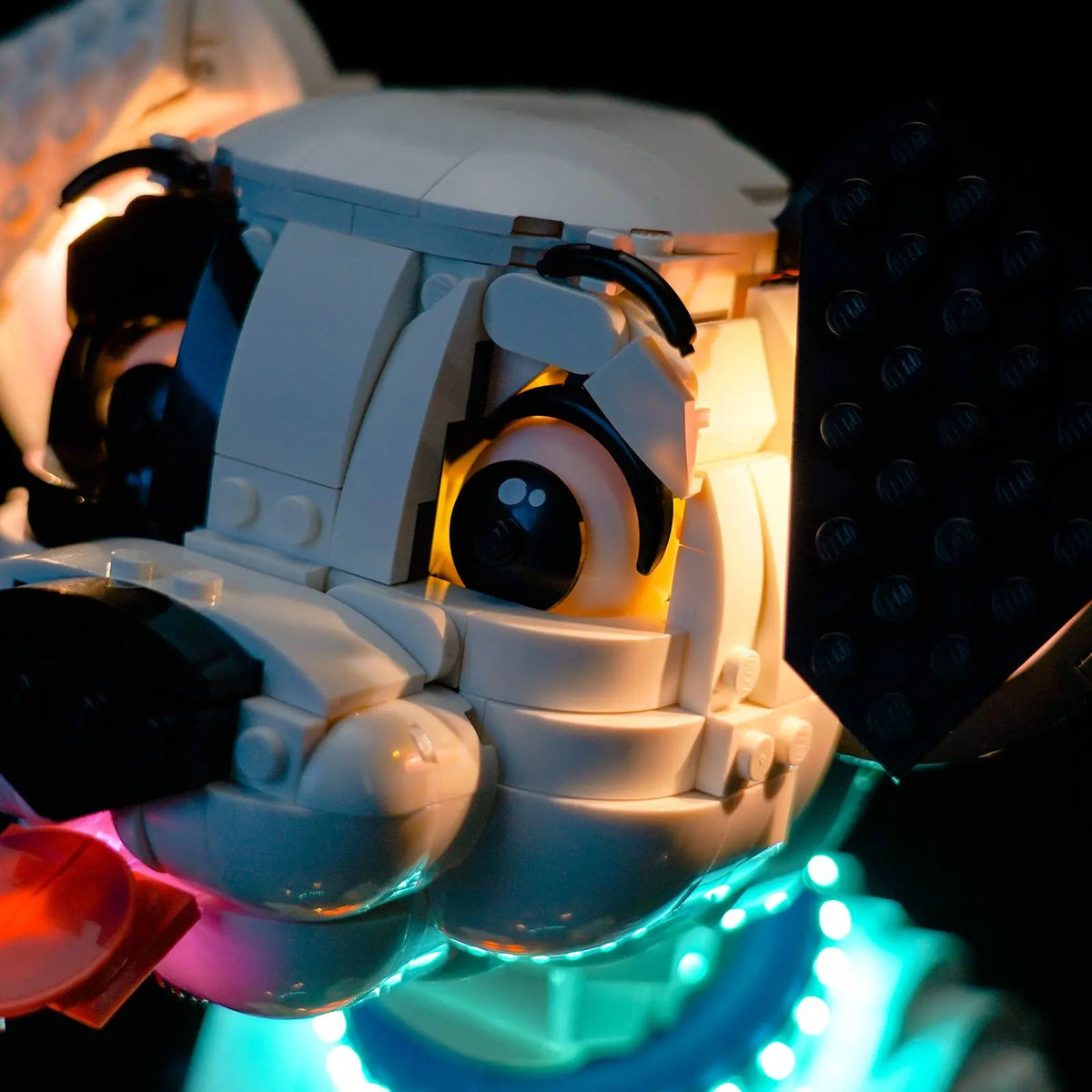 close-up of the LED lighting detail: Bright My Bricks light kit for LEGO® Disney 101 Dalmatians Puppy #43269
