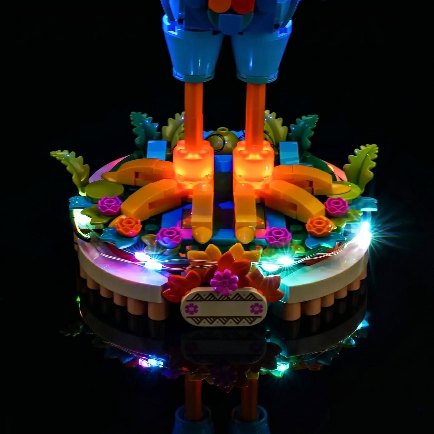 LEGO® Disney Heihei #43272 showcase lighting view, with the display light kit