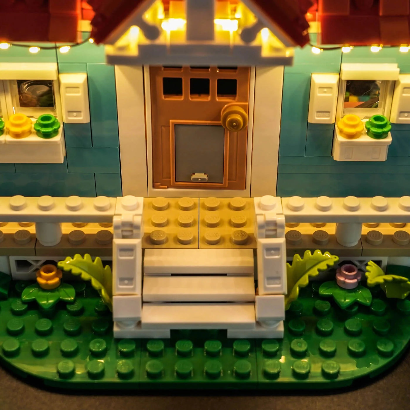 illuminated at night: Bright My Bricks display light kit for LEGO® Disney Lilo and Stitch Beach House #43268