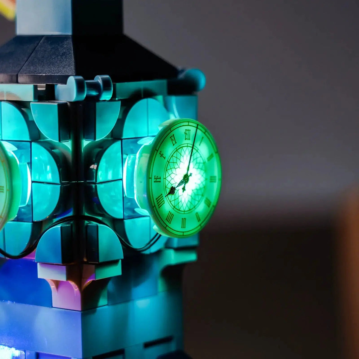 light kit for LEGO® Disney Peter Pan & Wendy's Flight Over London #43232, warm LED glow detail