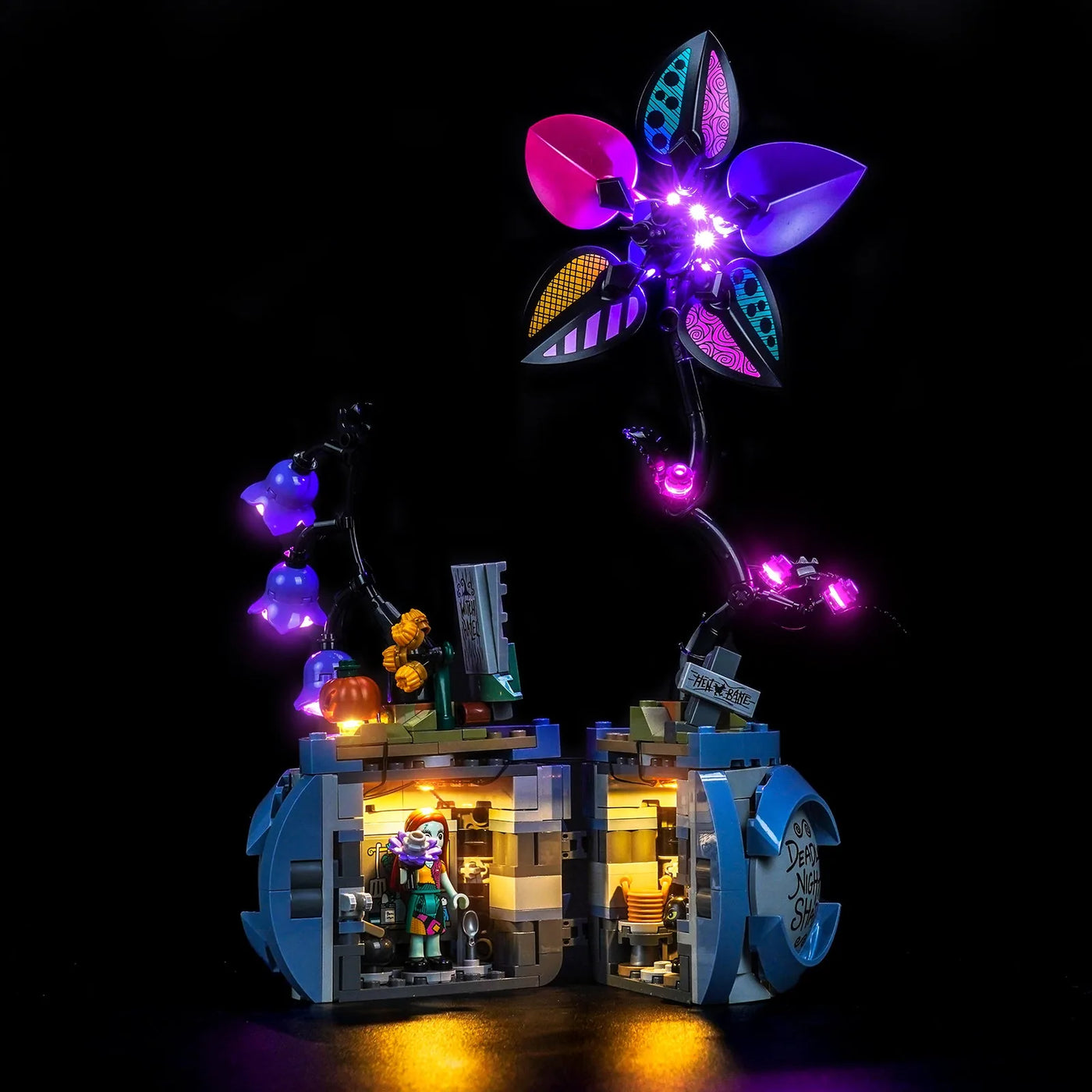 LEGO® Disney Sally's Flowerpot #43288 — brightened interior detail (LED lights)