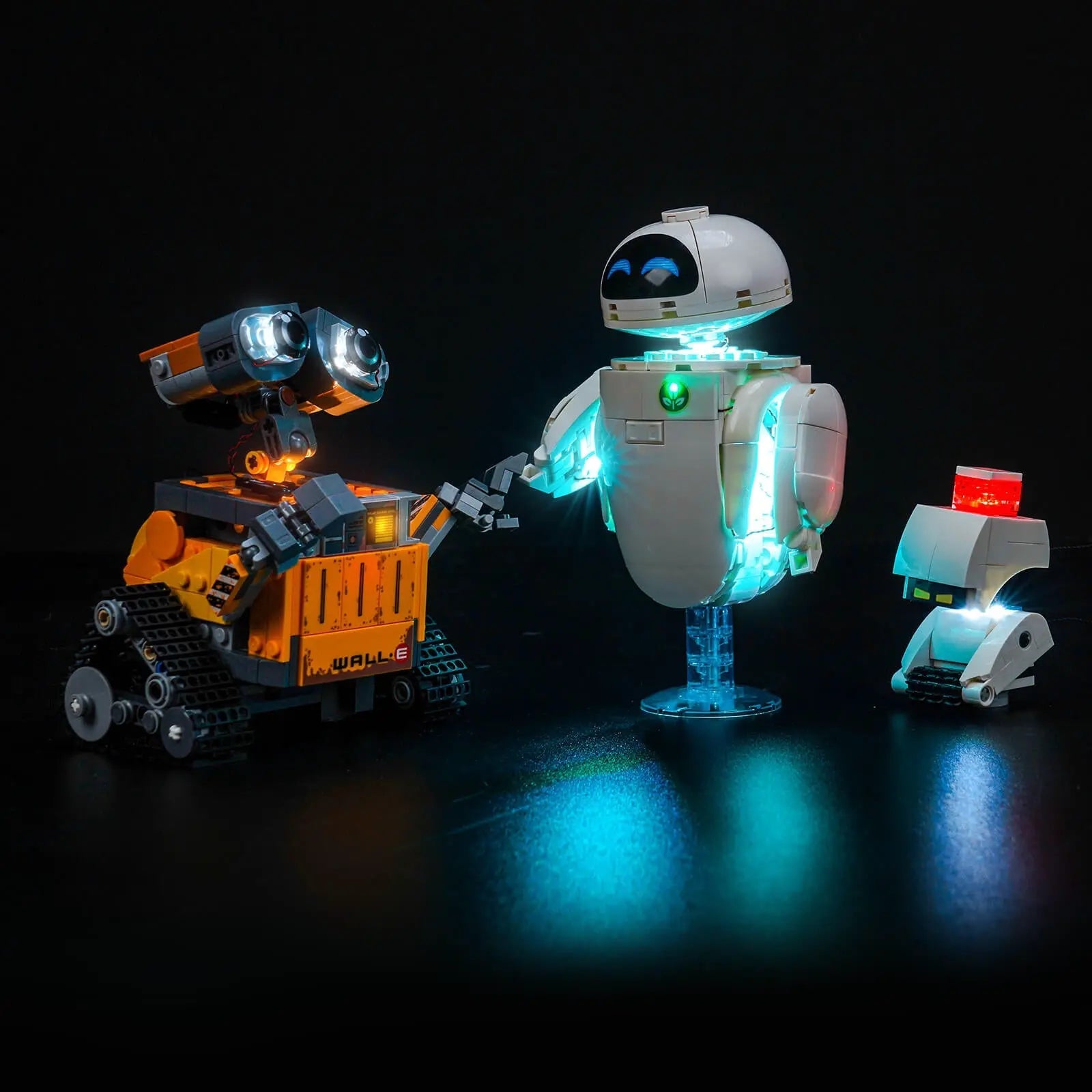 Close-up of LED lights on LEGO Disney WALL-E and EVE #43279