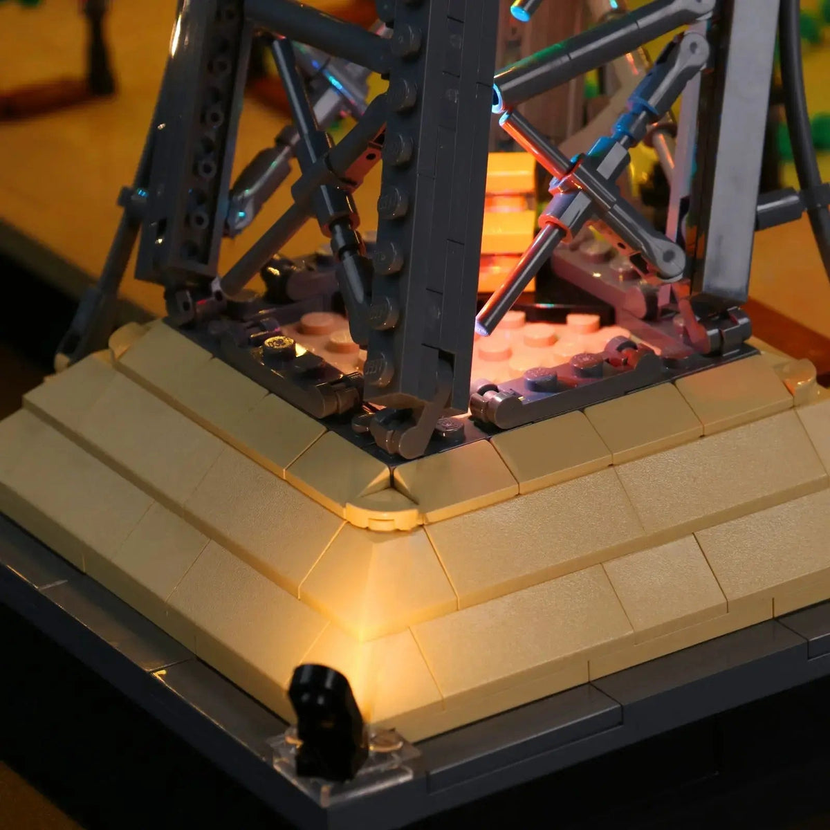 USB-powered LED light kit for LEGO® Eiffel Tower #10307, night-mode display glow
