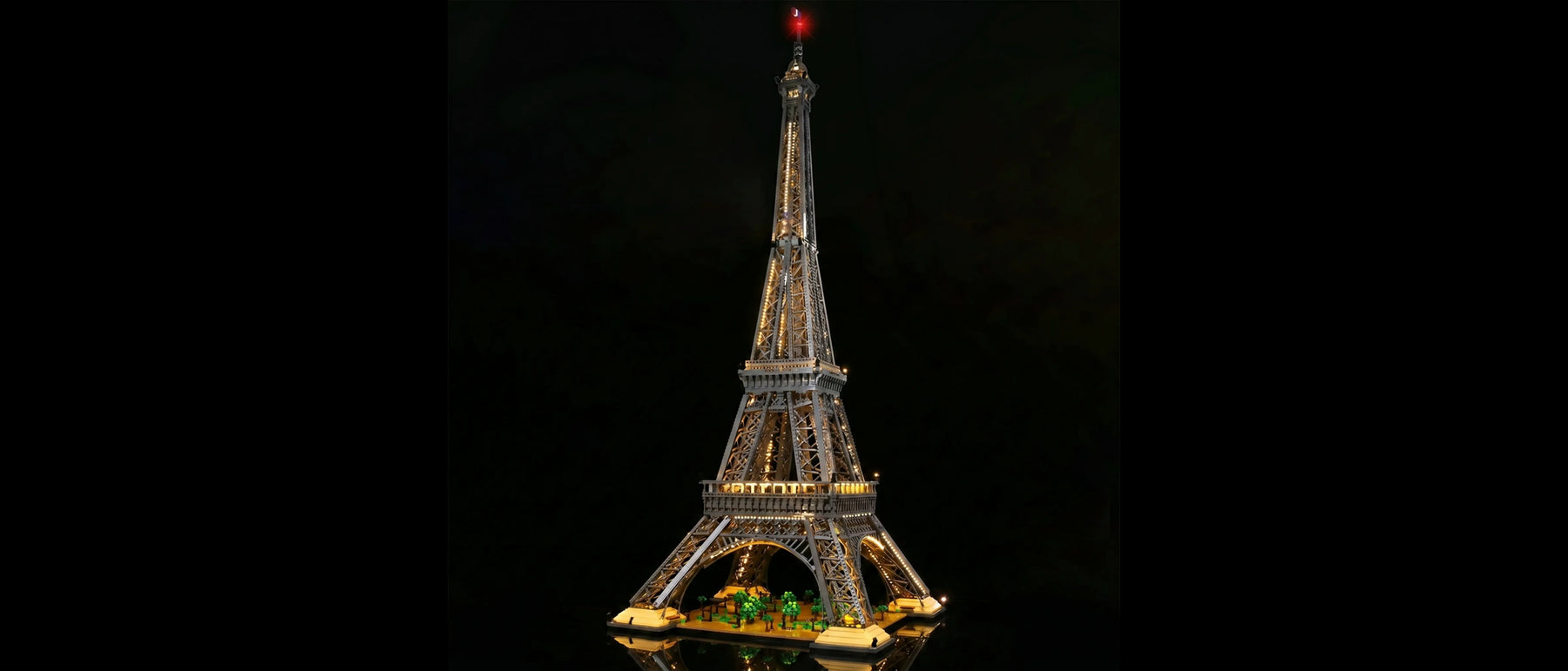 LED-Beleuchtungsset für LEGO® Eiffelturm #10307 — lit with the LED light kit