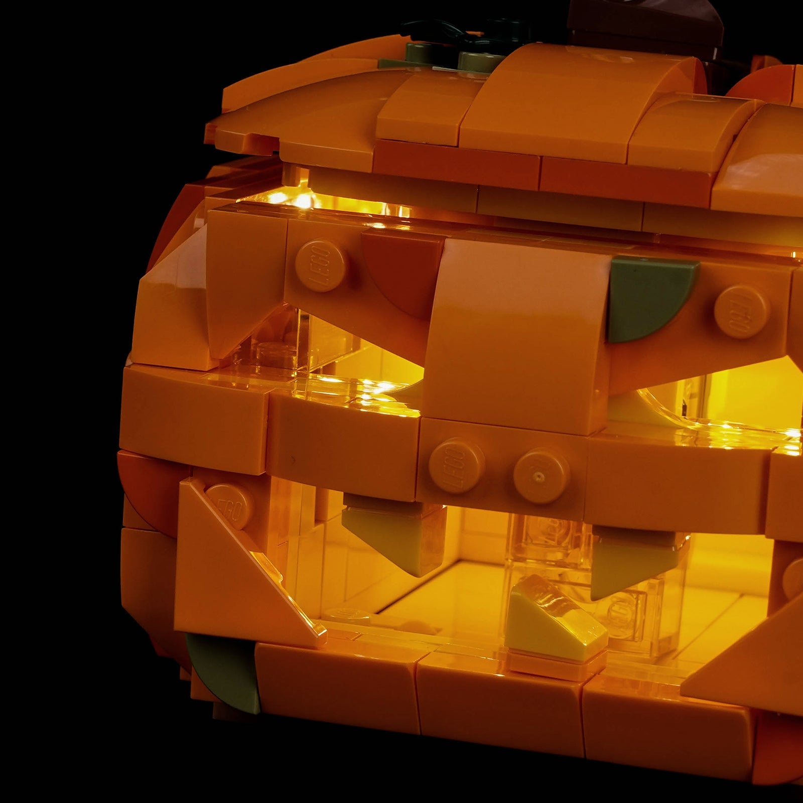 warm LED glow detail: Bright My Bricks LED lighting kit for LEGO® Halloween Pumpkin Lantern #40872