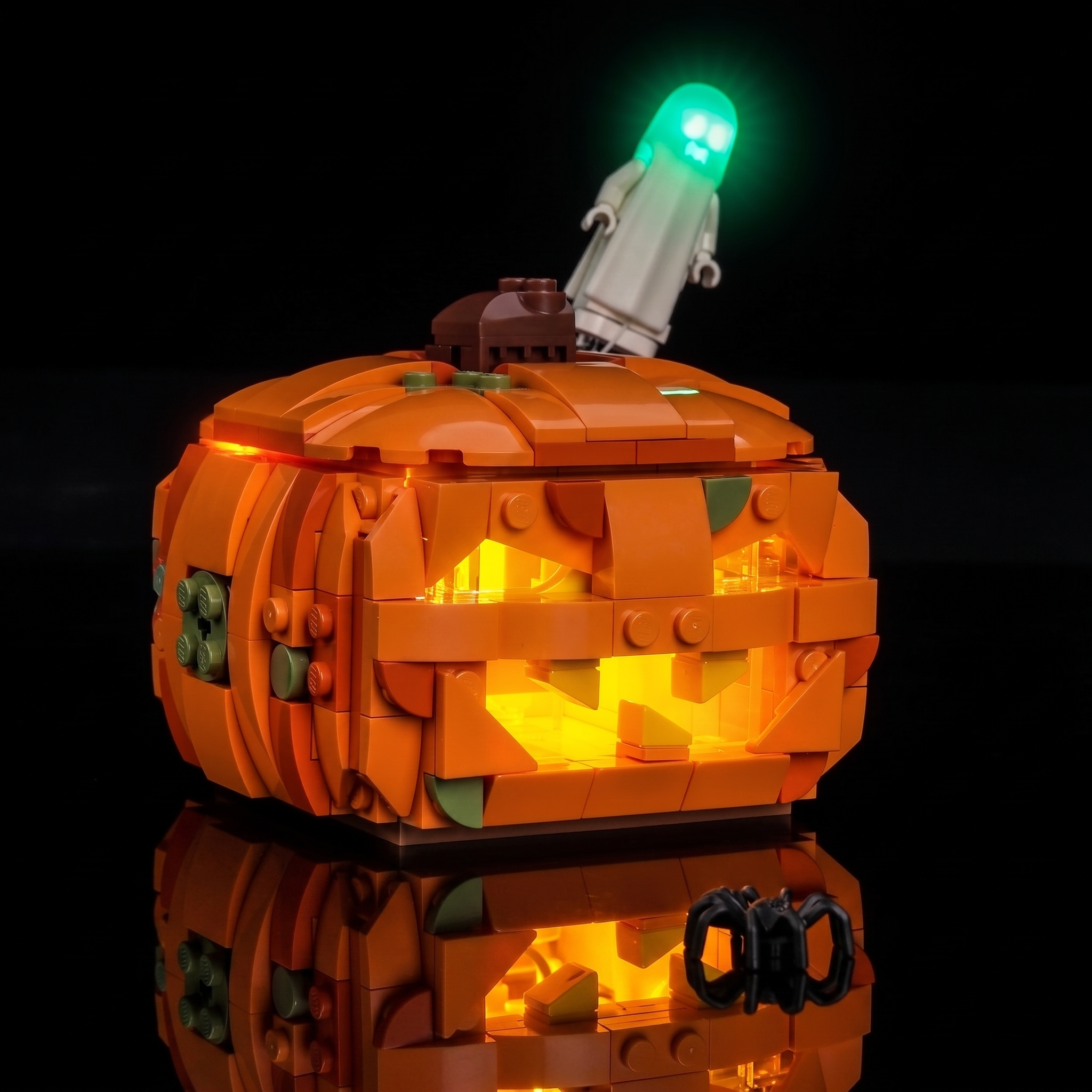 Bright My Bricks LED light kit for LEGO® Halloween Pumpkin Lantern #40872 — installed and glowing