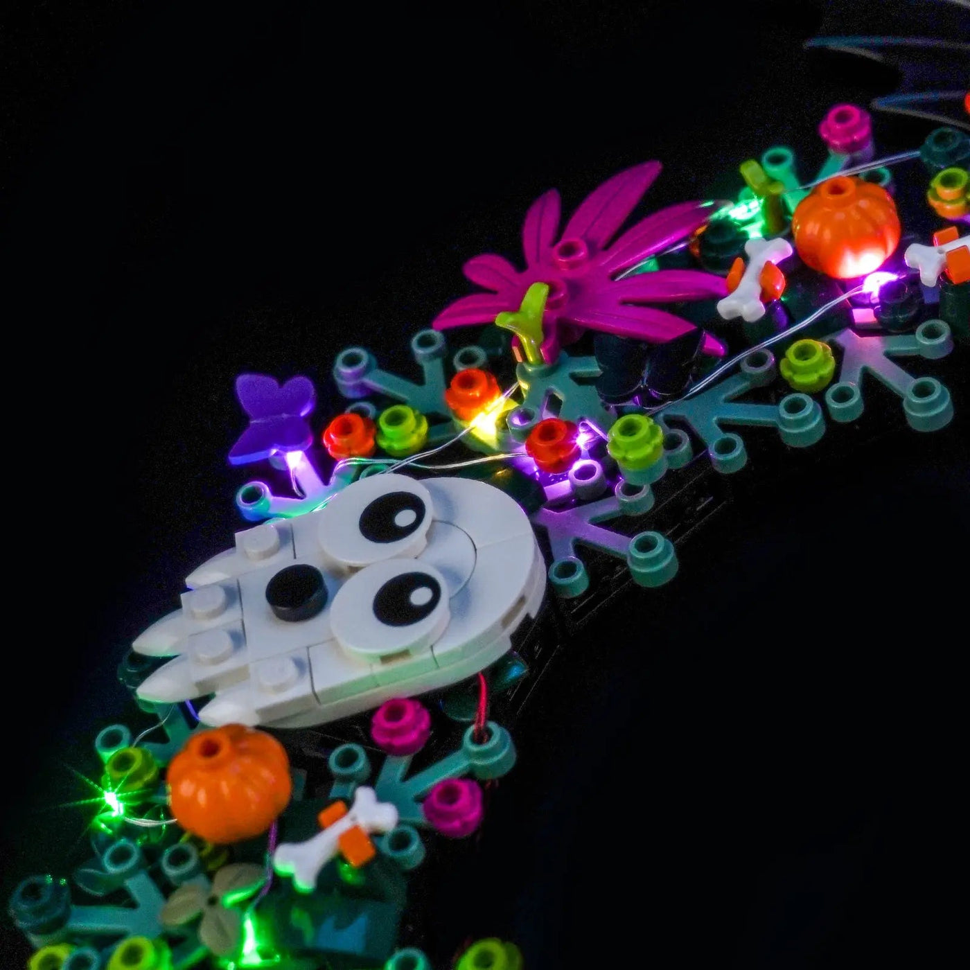 LEGO® Halloween Wreath #40825 LED strips and bricks detail, with the USB-powered LED light kit