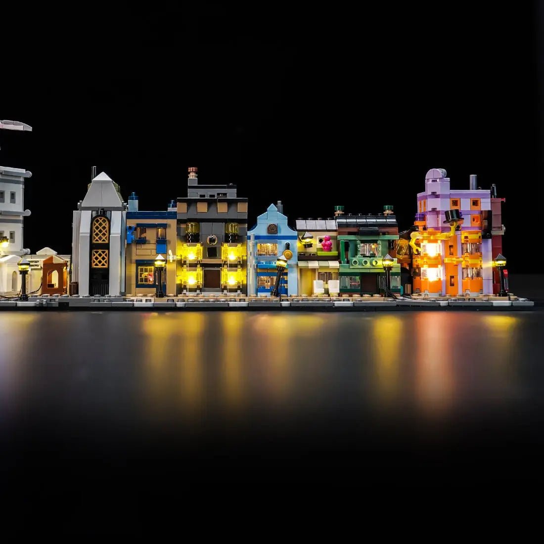 LEGO Harry Potter Diagon Alley: Wizarding Shops #76444 LED lighting detail