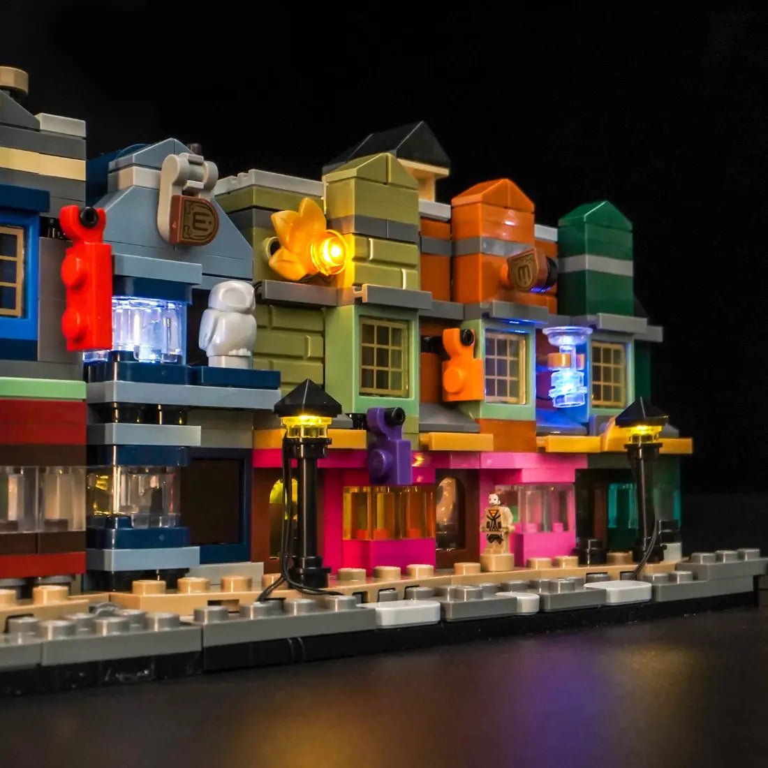 Light Kit LEGO Harry Potter Diagon Alley: Wizarding Shops #76444 display view