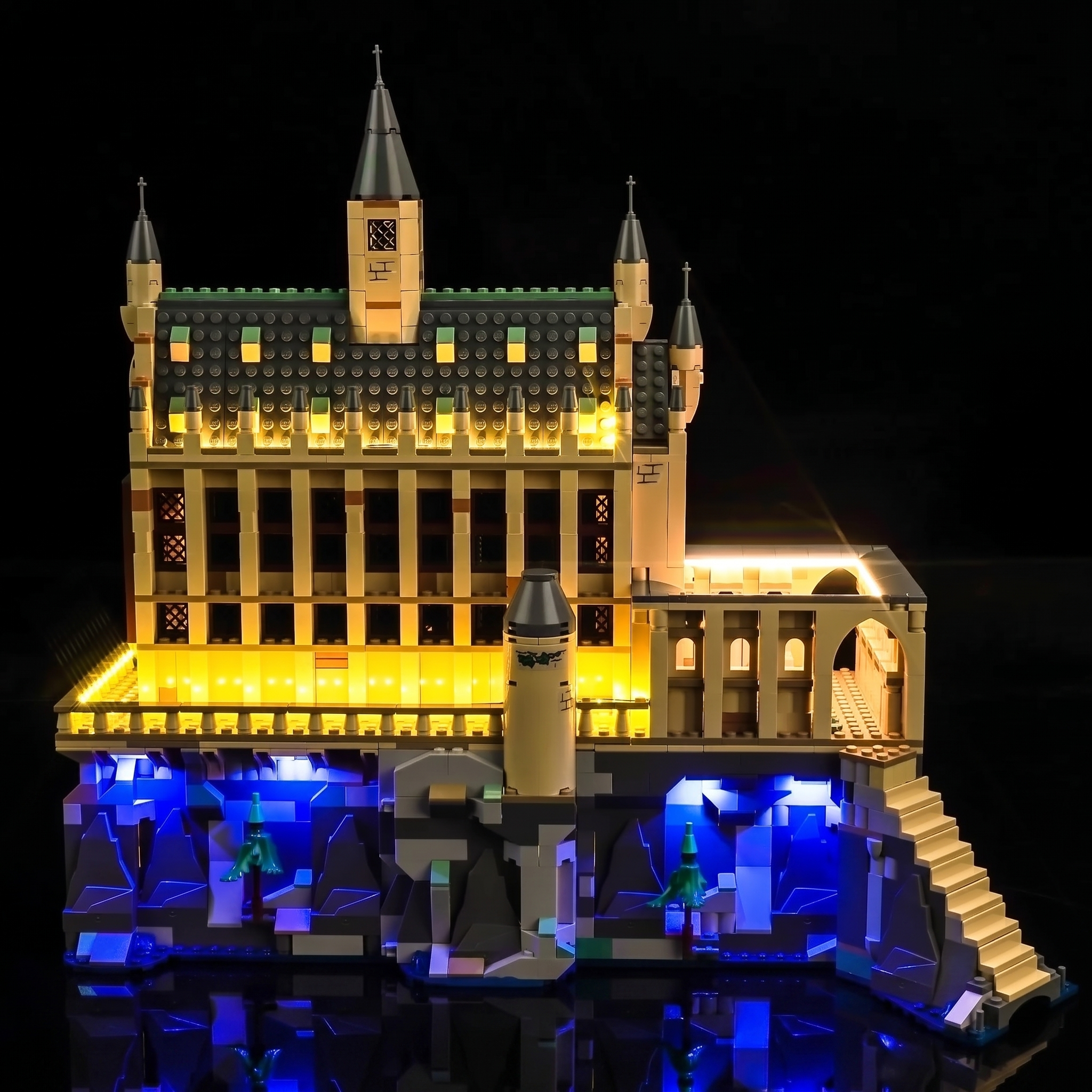 LEGO® Harry Potter Hogwarts Castle: The Great Hall #76435 showcase lighting view, with the premium LED light kit