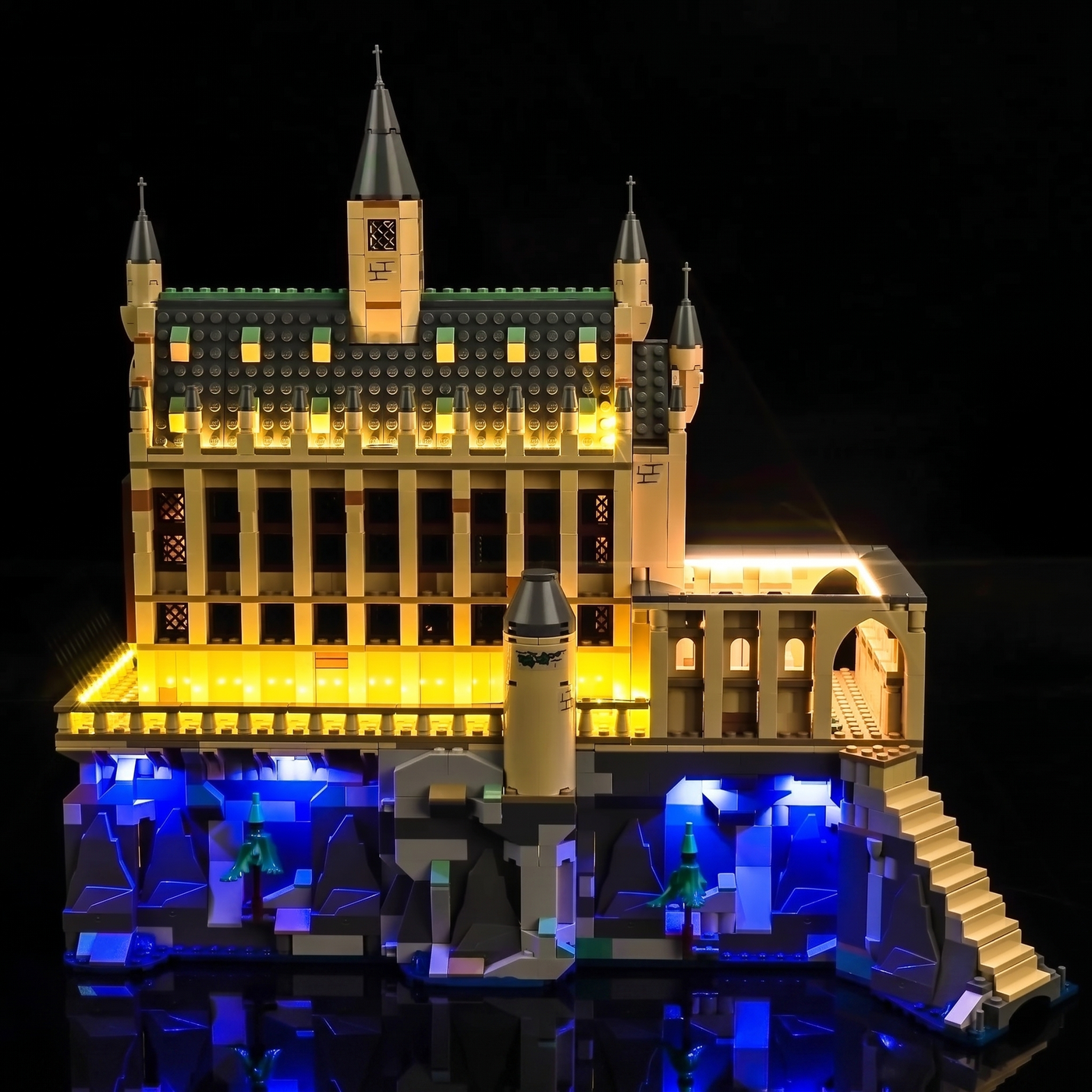 LEGO® Harry Potter Hogwarts Castle: The Great Hall #76435 showcase lighting view, with the premium LED light kit