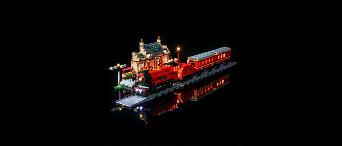 LED-Beleuchtungsset für LEGO® Hogwarts Express™ & der Bahnhof von Hogsmeade™ #76423 — lit with the LED light kit