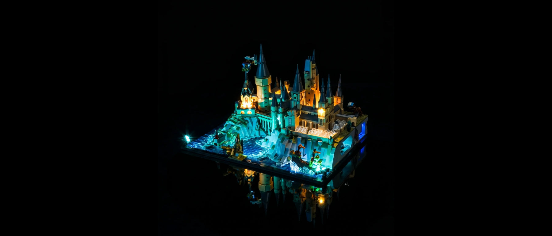 LED-Beleuchtungsset für LEGO® Schloss Hogwarts™ mit Schlossgelände #76419 — lit with the LED light kit