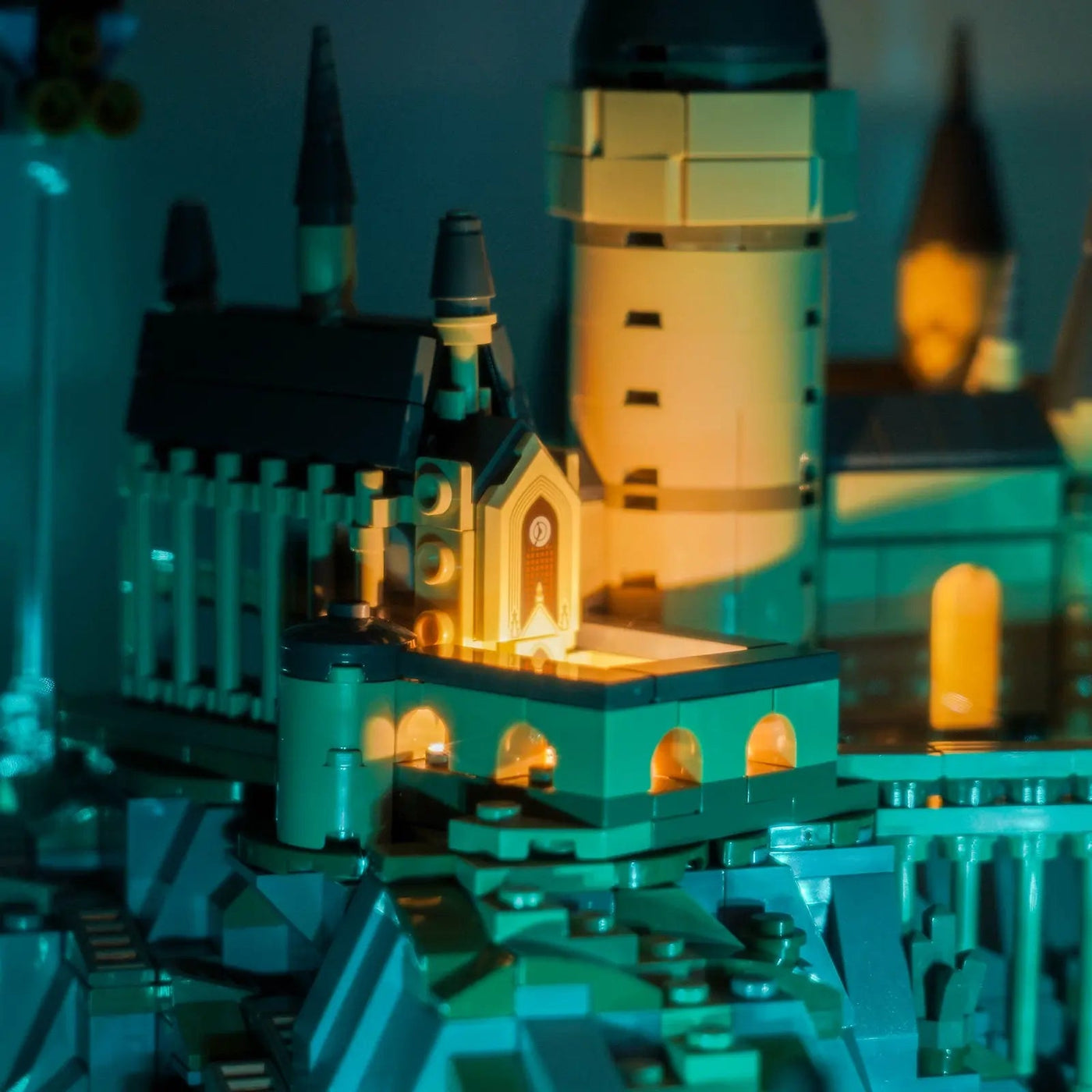 LEGO® Hogwarts Castle and Grounds #76419 — showcase lighting view (display light kit)