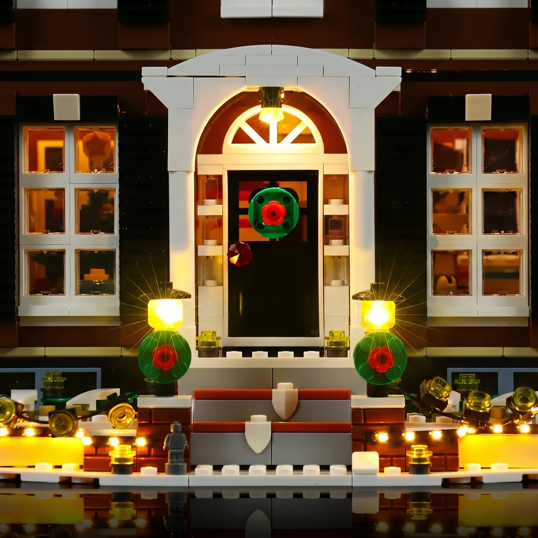 LEGO® Home Alone #21330 before-and-after lighting, with the display light kit