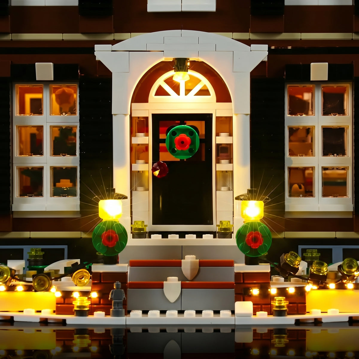 LEGO® Home Alone #21330 before-and-after lighting, with the display light kit